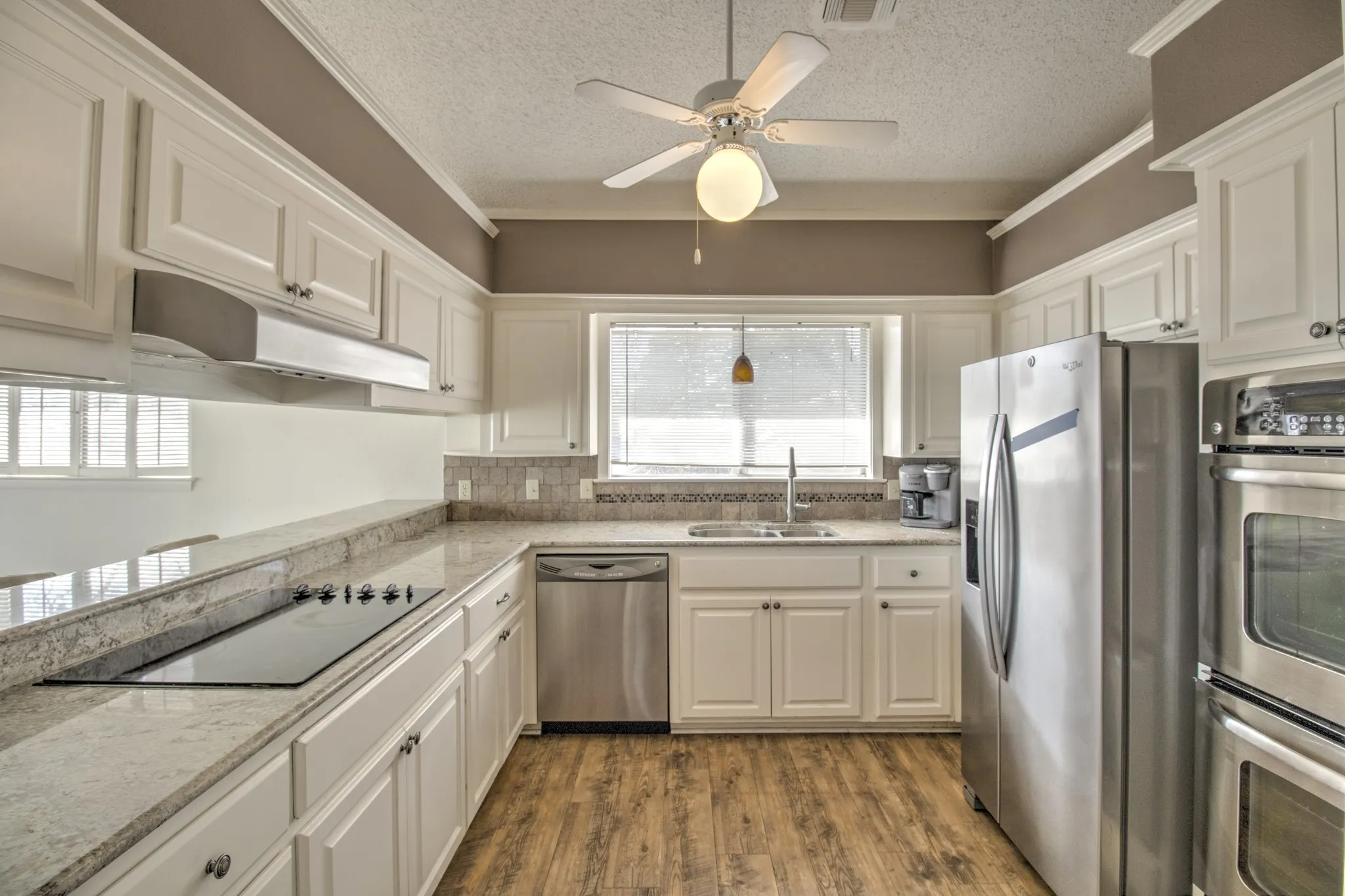 Single Family Residence For Sale in Cooke County , 207 Kiowa Drive W, Lake Kiowa, Texas 76240, 3 Bedroom, 3 Bathroom, 2 Garage spaces, 2,392 Sqft, built in 1975, Preowned, mls#21169655, Real Estate Agent in Lake Kiowa, Homes For Sale in Cooke county, Homes For Sale in Lake Kiowa, Realtor in Lake Kiowa Texas, Real Estate Brokerage Independent Realty Texas, Luminita Cordes Realtor