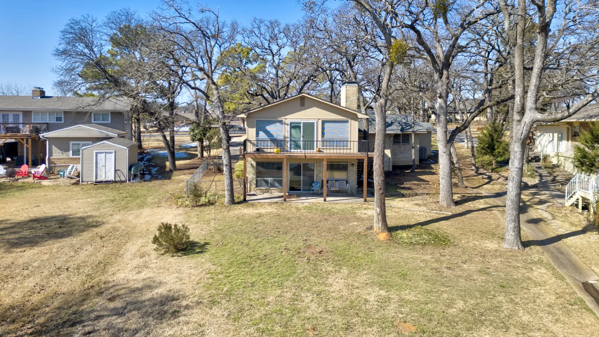 Single Family Residence For Sale in Cooke County , 207 Kiowa Drive W, Lake Kiowa, Texas 76240, 3 Bedroom, 3 Bathroom, 2 Garage spaces, 2,392 Sqft, built in 1975, Preowned, mls#21169655, Real Estate Agent in Lake Kiowa, Homes For Sale in Cooke county, Homes For Sale in Lake Kiowa, Realtor in Lake Kiowa Texas, Real Estate Brokerage Independent Realty Texas, Luminita Cordes Realtor