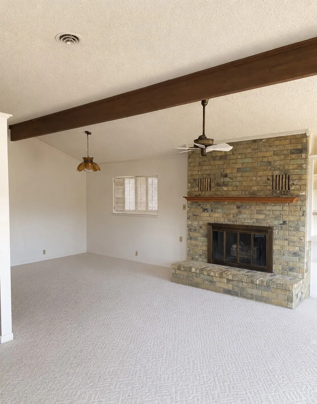 Single Family Residence For Sale in Cooke County , 207 Kiowa Drive W, Lake Kiowa, Texas 76240, 3 Bedroom, 3 Bathroom, 2 Garage spaces, 2,392 Sqft, built in 1975, Preowned, mls#21169655, Real Estate Agent in Lake Kiowa, Homes For Sale in Cooke county, Homes For Sale in Lake Kiowa, Realtor in Lake Kiowa Texas, Real Estate Brokerage Independent Realty Texas, Luminita Cordes Realtor
