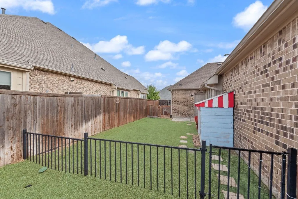 Single Family Residence For Sale in Collin County , 1635 Nancy Drive, Wylie, Texas 75098, 4 Bedroom, 3 Bathroom, 3 Garage spaces, 2,387 Sqft, built in 2018, Preowned, mls#21169857, Real Estate Agent in Wylie, Homes For Sale in Collin county, Homes For Sale in Wylie, Realtor in Wylie Texas, Real Estate Brokerage Independent Realty Texas, Luminita Cordes Realtor