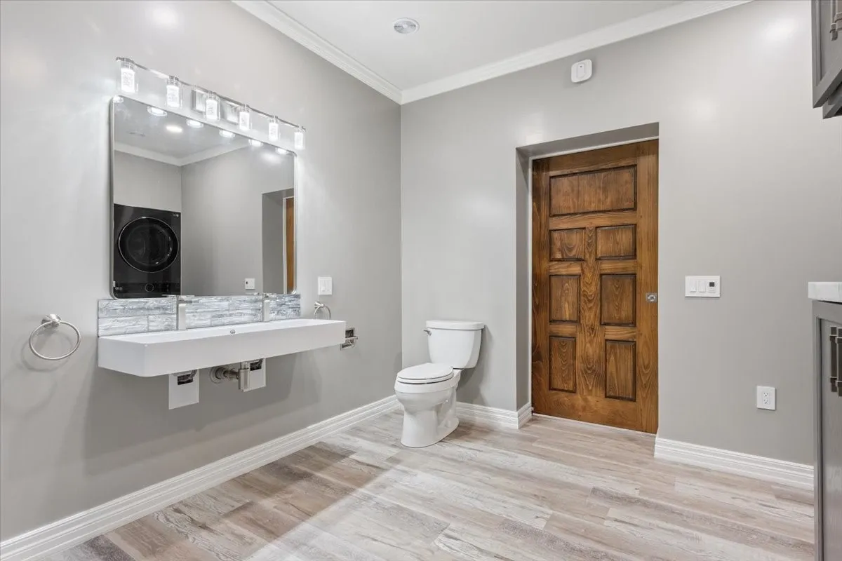 Townhouse For Sale in Bosque County , 202 N Avenue D, Clifton, Texas 76634, 1 Bedroom, 2 Bathroom, Garage spaces, 995 Sqft, built in 1920, mls#21170710, Real Estate Agent in Clifton, Homes For Sale in Bosque county, Homes For Sale in Clifton, Realtor in Clifton Texas, Real Estate Brokerage Independent Realty Texas, Luminita Cordes Realtor