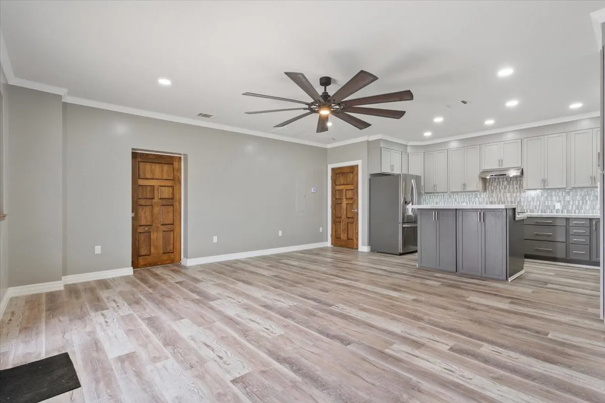 Townhouse For Sale in Bosque County , 202 N Avenue D, Clifton, Texas 76634, 1 Bedroom, 2 Bathroom, Garage spaces, 995 Sqft, built in 1920, mls#21170710, Real Estate Agent in Clifton, Homes For Sale in Bosque county, Homes For Sale in Clifton, Realtor in Clifton Texas, Real Estate Brokerage Independent Realty Texas, Luminita Cordes Realtor