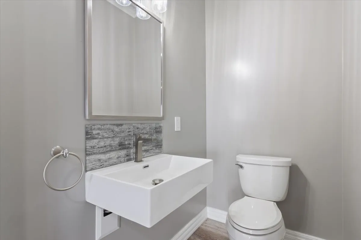 Townhouse For Sale in Bosque County , 202 N Avenue D, Clifton, Texas 76634, 1 Bedroom, 2 Bathroom, Garage spaces, 995 Sqft, built in 1920, mls#21170710, Real Estate Agent in Clifton, Homes For Sale in Bosque county, Homes For Sale in Clifton, Realtor in Clifton Texas, Real Estate Brokerage Independent Realty Texas, Luminita Cordes Realtor