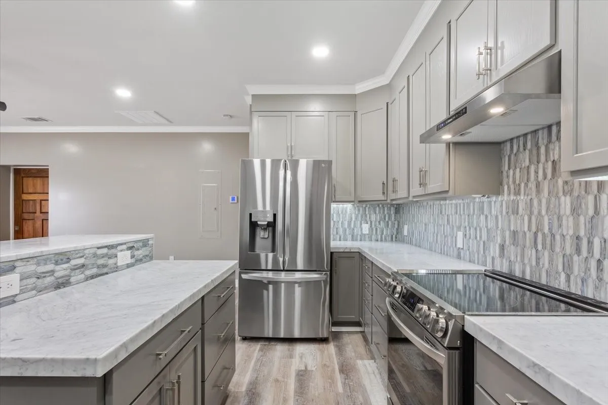 Townhouse For Sale in Bosque County , 202 N Avenue D, Clifton, Texas 76634, 1 Bedroom, 2 Bathroom, Garage spaces, 995 Sqft, built in 1920, mls#21170710, Real Estate Agent in Clifton, Homes For Sale in Bosque county, Homes For Sale in Clifton, Realtor in Clifton Texas, Real Estate Brokerage Independent Realty Texas, Luminita Cordes Realtor