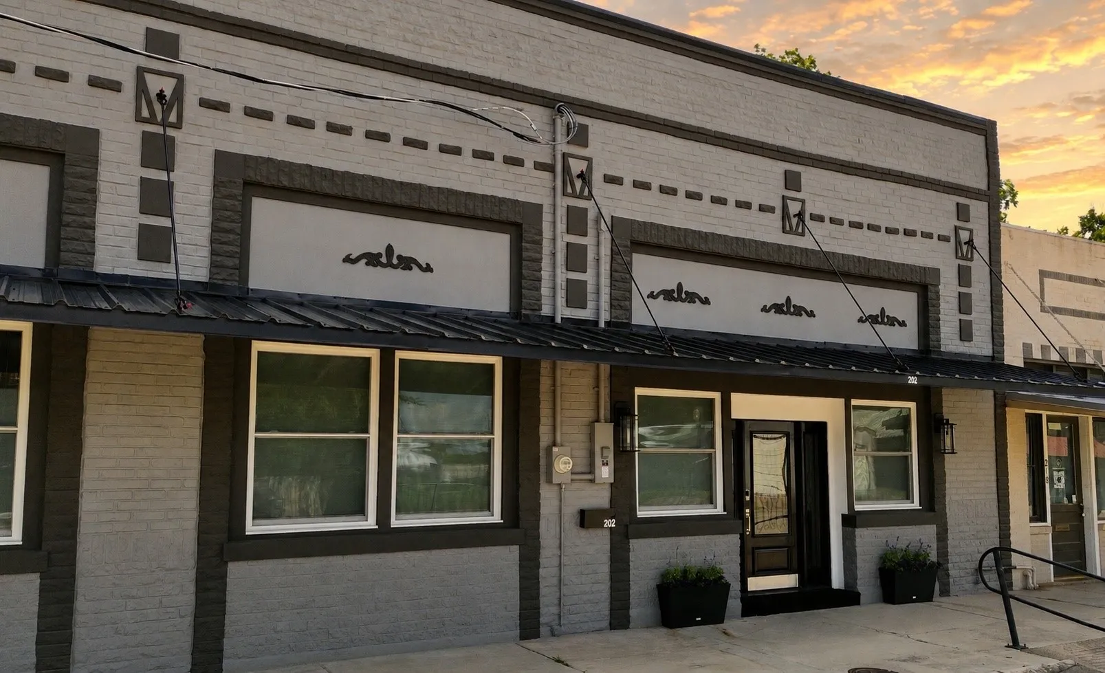 Townhouse For Sale in Bosque County , 202 N Avenue D, Clifton, Texas 76634, 1 Bedroom, 2 Bathroom, Garage spaces, 995 Sqft, built in 1920, mls#21170710, Real Estate Agent in Clifton, Homes For Sale in Bosque county, Homes For Sale in Clifton, Realtor in Clifton Texas, Real Estate Brokerage Independent Realty Texas, Luminita Cordes Realtor