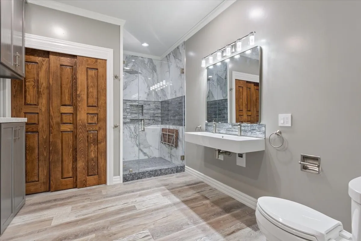 Townhouse For Sale in Bosque County , 202 N Avenue D, Clifton, Texas 76634, 1 Bedroom, 2 Bathroom, Garage spaces, 995 Sqft, built in 1920, mls#21170710, Real Estate Agent in Clifton, Homes For Sale in Bosque county, Homes For Sale in Clifton, Realtor in Clifton Texas, Real Estate Brokerage Independent Realty Texas, Luminita Cordes Realtor