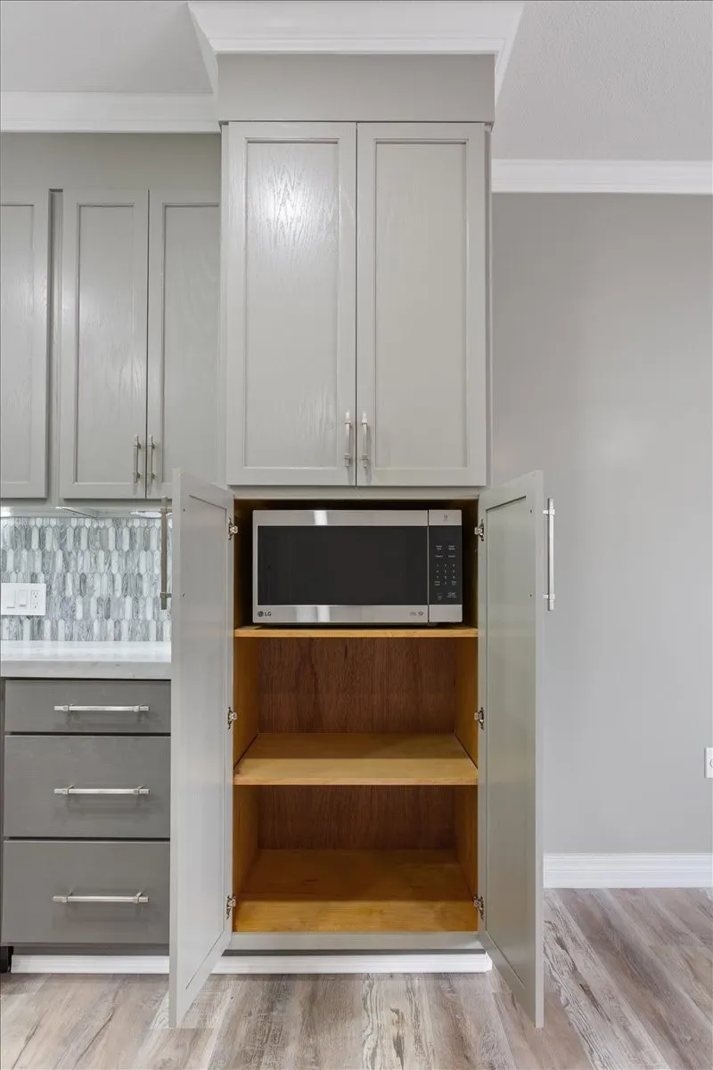 Townhouse For Sale in Bosque County , 202 N Avenue D, Clifton, Texas 76634, 1 Bedroom, 2 Bathroom, Garage spaces, 995 Sqft, built in 1920, mls#21170710, Real Estate Agent in Clifton, Homes For Sale in Bosque county, Homes For Sale in Clifton, Realtor in Clifton Texas, Real Estate Brokerage Independent Realty Texas, Luminita Cordes Realtor