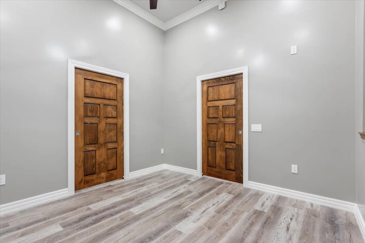 Townhouse For Sale in Bosque County , 202 N Avenue D, Clifton, Texas 76634, 1 Bedroom, 2 Bathroom, Garage spaces, 995 Sqft, built in 1920, mls#21170710, Real Estate Agent in Clifton, Homes For Sale in Bosque county, Homes For Sale in Clifton, Realtor in Clifton Texas, Real Estate Brokerage Independent Realty Texas, Luminita Cordes Realtor