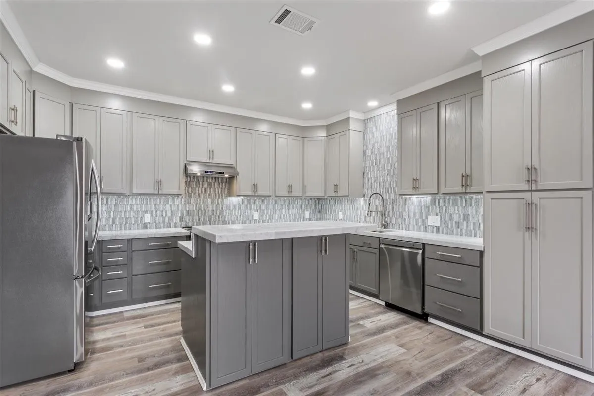 Townhouse For Sale in Bosque County , 202 N Avenue D, Clifton, Texas 76634, 1 Bedroom, 2 Bathroom, Garage spaces, 995 Sqft, built in 1920, mls#21170710, Real Estate Agent in Clifton, Homes For Sale in Bosque county, Homes For Sale in Clifton, Realtor in Clifton Texas, Real Estate Brokerage Independent Realty Texas, Luminita Cordes Realtor