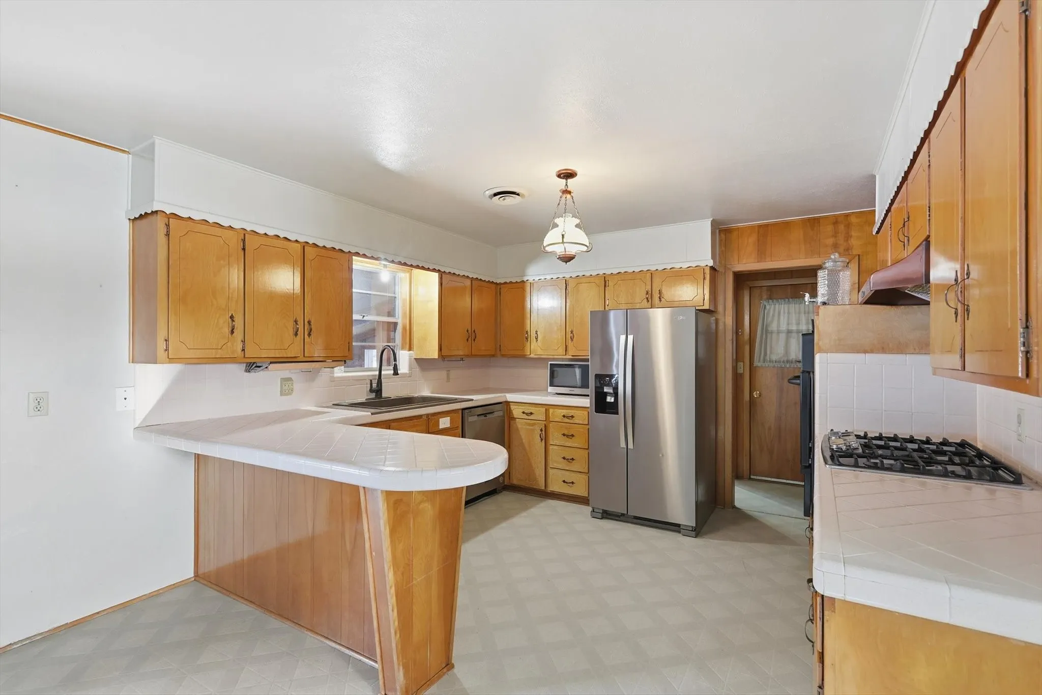 Single Family Residence For Sale in Denton County , 107 N 7th Street, Krum, Texas 76249, 3 Bedrooms, 2 Bathrooms, 2 Garage spaces, 1,416 Sqft, built in 1966, Preowned, Price $280,000, mls#21160601, Real Estate Agent in Krum, Homes For Sale in Denton county, Homes For Sale in Krum, Realtor in Krum Texas, Real Estate Brokerage Independent Realty Texas, Luminita Cordes Realtor