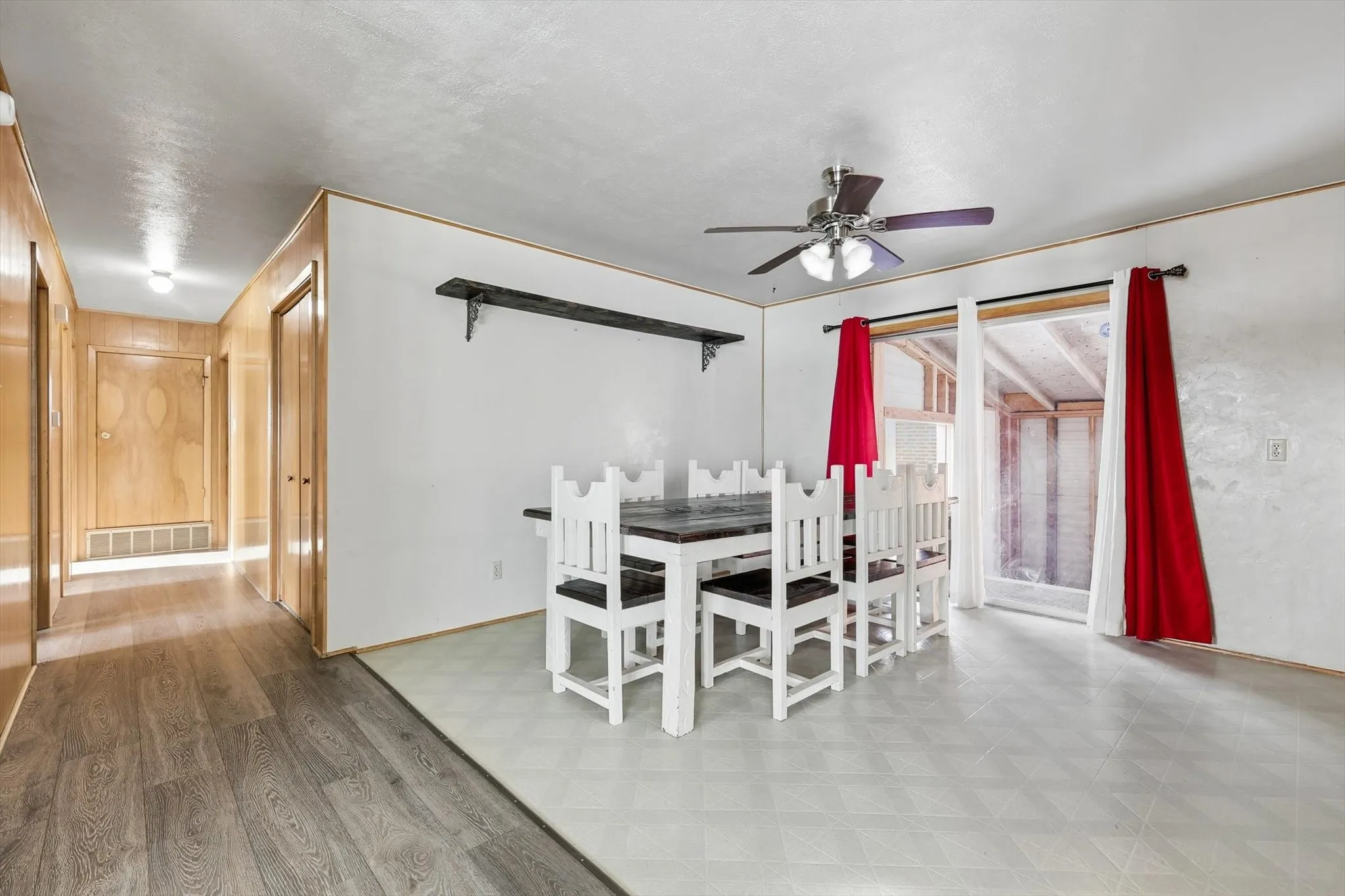 Single Family Residence For Sale in Denton County , 107 N 7th Street, Krum, Texas 76249, 3 Bedrooms, 2 Bathrooms, 2 Garage spaces, 1,416 Sqft, built in 1966, Preowned, Price $280,000, mls#21160601, Real Estate Agent in Krum, Homes For Sale in Denton county, Homes For Sale in Krum, Realtor in Krum Texas, Real Estate Brokerage Independent Realty Texas, Luminita Cordes Realtor