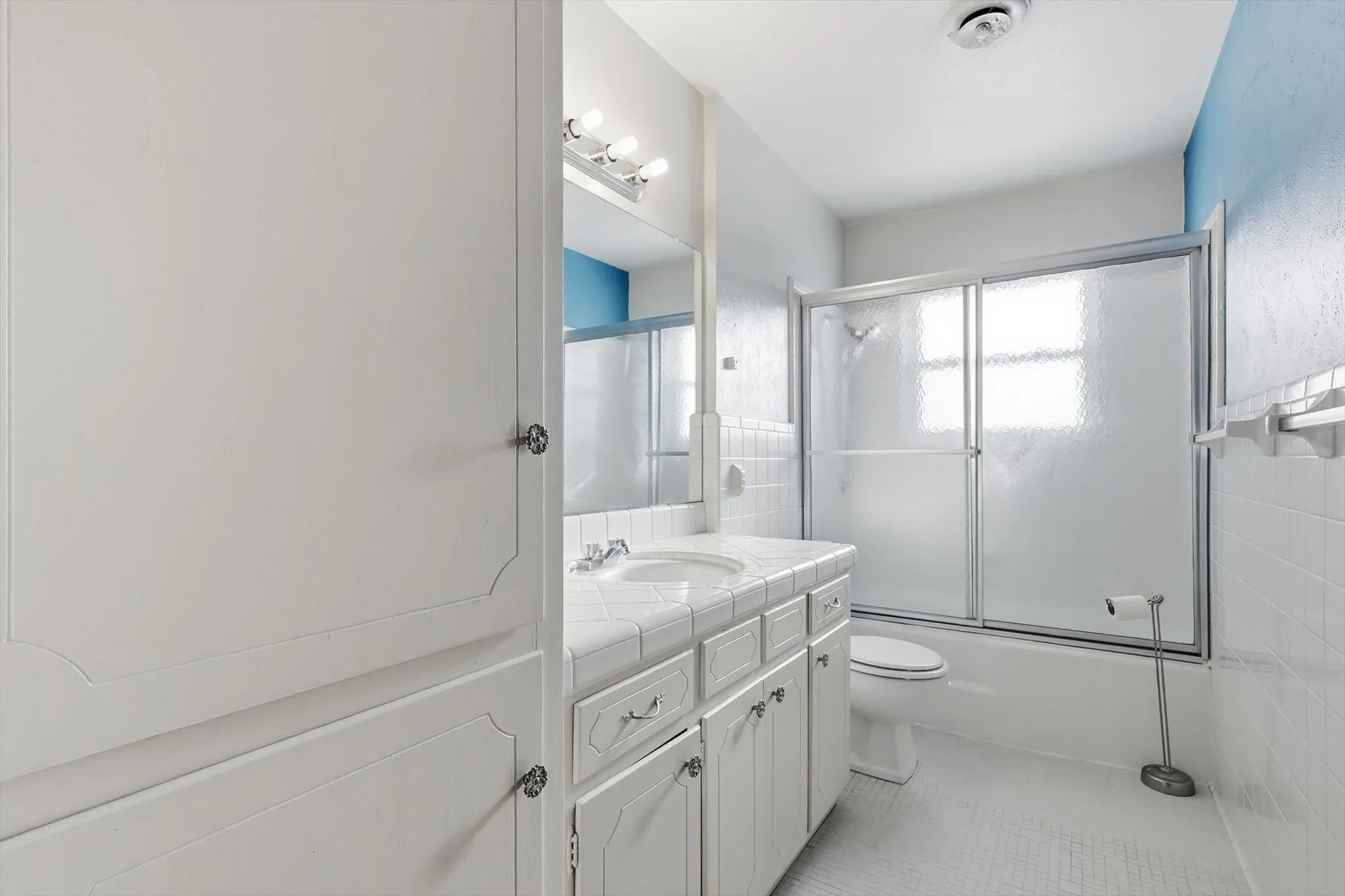 Single Family Residence For Sale in Denton County , 107 N 7th Street, Krum, Texas 76249, 3 Bedrooms, 2 Bathrooms, 2 Garage spaces, 1,416 Sqft, built in 1966, Preowned, Price $280,000, mls#21160601, Real Estate Agent in Krum, Homes For Sale in Denton county, Homes For Sale in Krum, Realtor in Krum Texas, Real Estate Brokerage Independent Realty Texas, Luminita Cordes Realtor