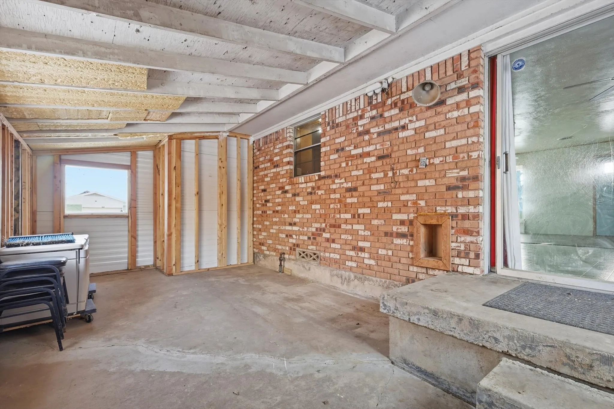 Single Family Residence For Sale in Denton County , 107 N 7th Street, Krum, Texas 76249, 3 Bedrooms, 2 Bathrooms, 2 Garage spaces, 1,416 Sqft, built in 1966, Preowned, Price $280,000, mls#21160601, Real Estate Agent in Krum, Homes For Sale in Denton county, Homes For Sale in Krum, Realtor in Krum Texas, Real Estate Brokerage Independent Realty Texas, Luminita Cordes Realtor