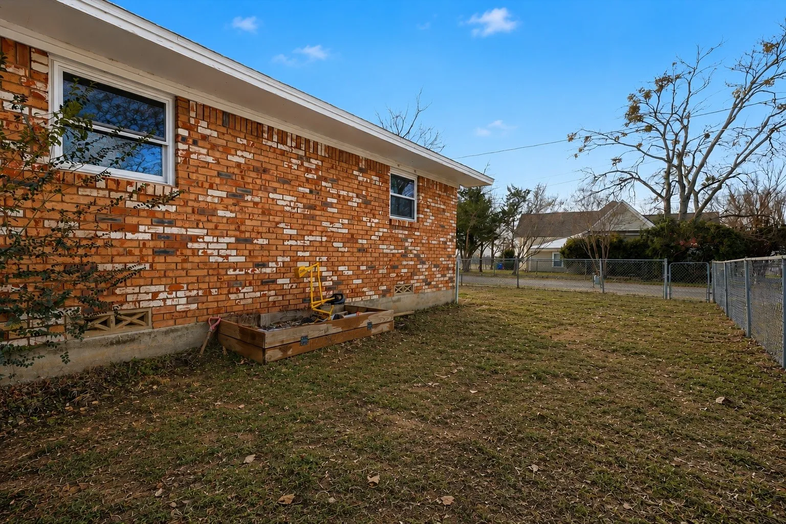 Single Family Residence For Sale in Denton County , 107 N 7th Street, Krum, Texas 76249, 3 Bedrooms, 2 Bathrooms, 2 Garage spaces, 1,416 Sqft, built in 1966, Preowned, Price $280,000, mls#21160601, Real Estate Agent in Krum, Homes For Sale in Denton county, Homes For Sale in Krum, Realtor in Krum Texas, Real Estate Brokerage Independent Realty Texas, Luminita Cordes Realtor