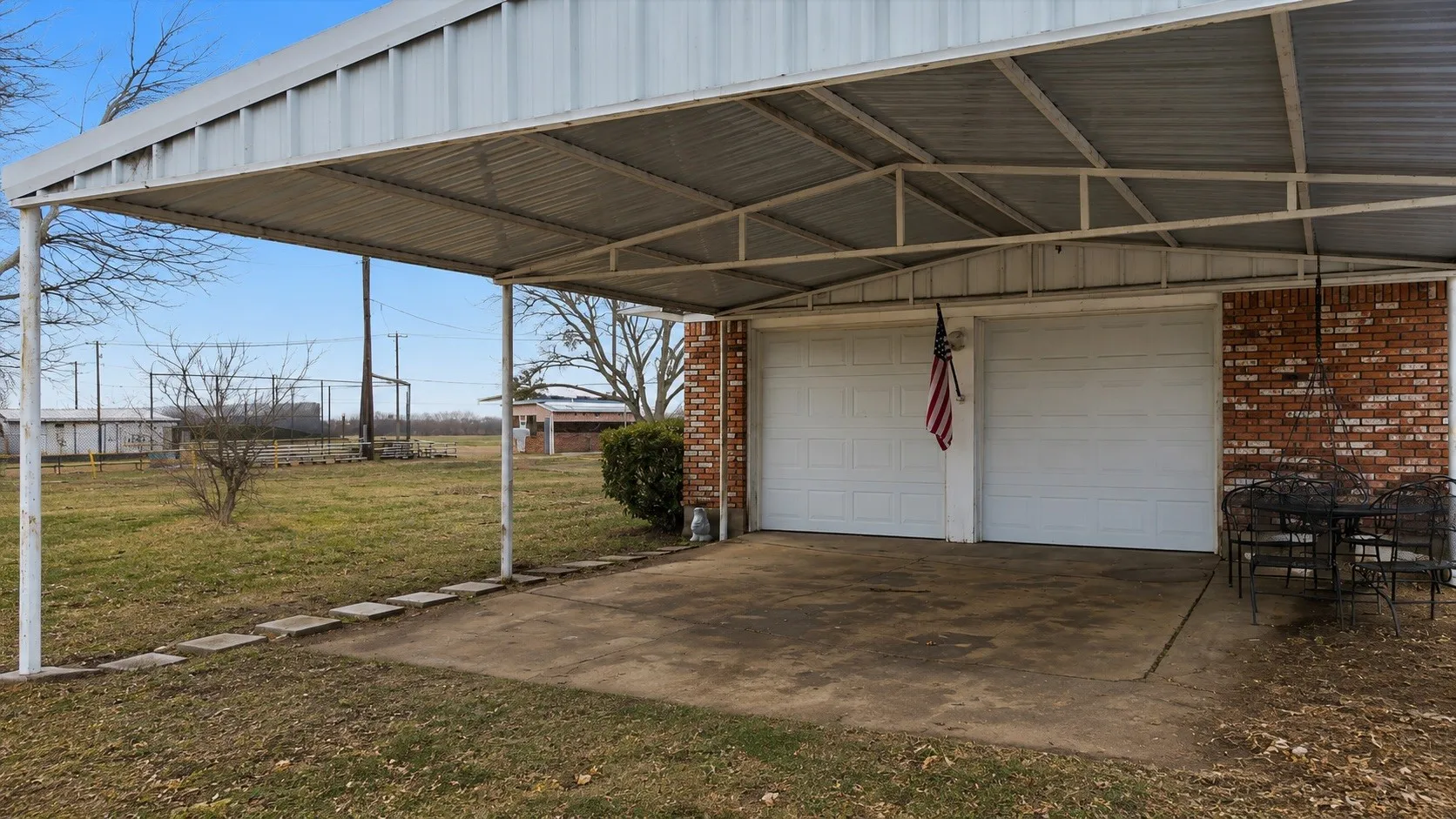 Single Family Residence For Sale in Denton County , 107 N 7th Street, Krum, Texas 76249, 3 Bedrooms, 2 Bathrooms, 2 Garage spaces, 1,416 Sqft, built in 1966, Preowned, Price $280,000, mls#21160601, Real Estate Agent in Krum, Homes For Sale in Denton county, Homes For Sale in Krum, Realtor in Krum Texas, Real Estate Brokerage Independent Realty Texas, Luminita Cordes Realtor