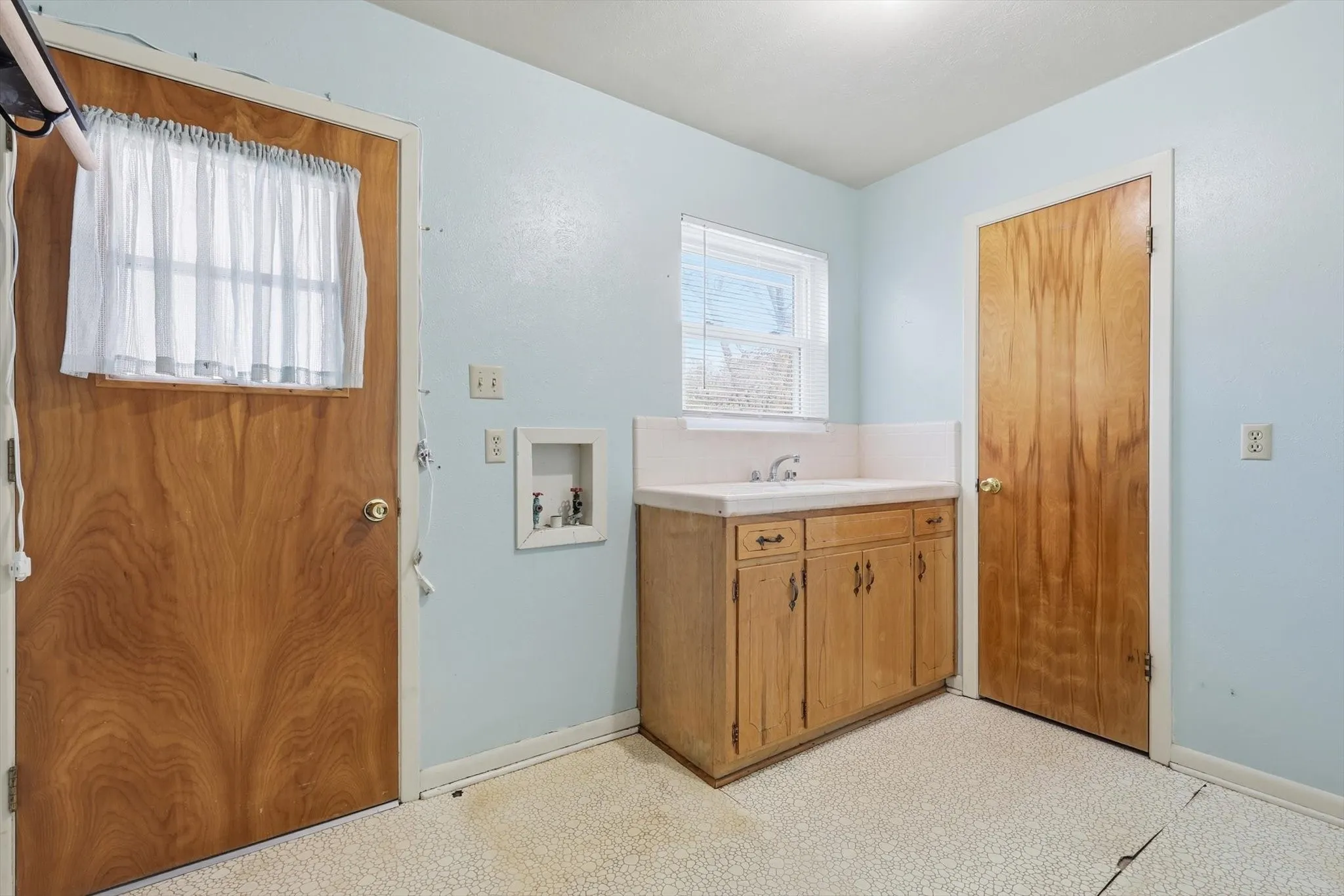 Single Family Residence For Sale in Denton County , 107 N 7th Street, Krum, Texas 76249, 3 Bedrooms, 2 Bathrooms, 2 Garage spaces, 1,416 Sqft, built in 1966, Preowned, Price $280,000, mls#21160601, Real Estate Agent in Krum, Homes For Sale in Denton county, Homes For Sale in Krum, Realtor in Krum Texas, Real Estate Brokerage Independent Realty Texas, Luminita Cordes Realtor