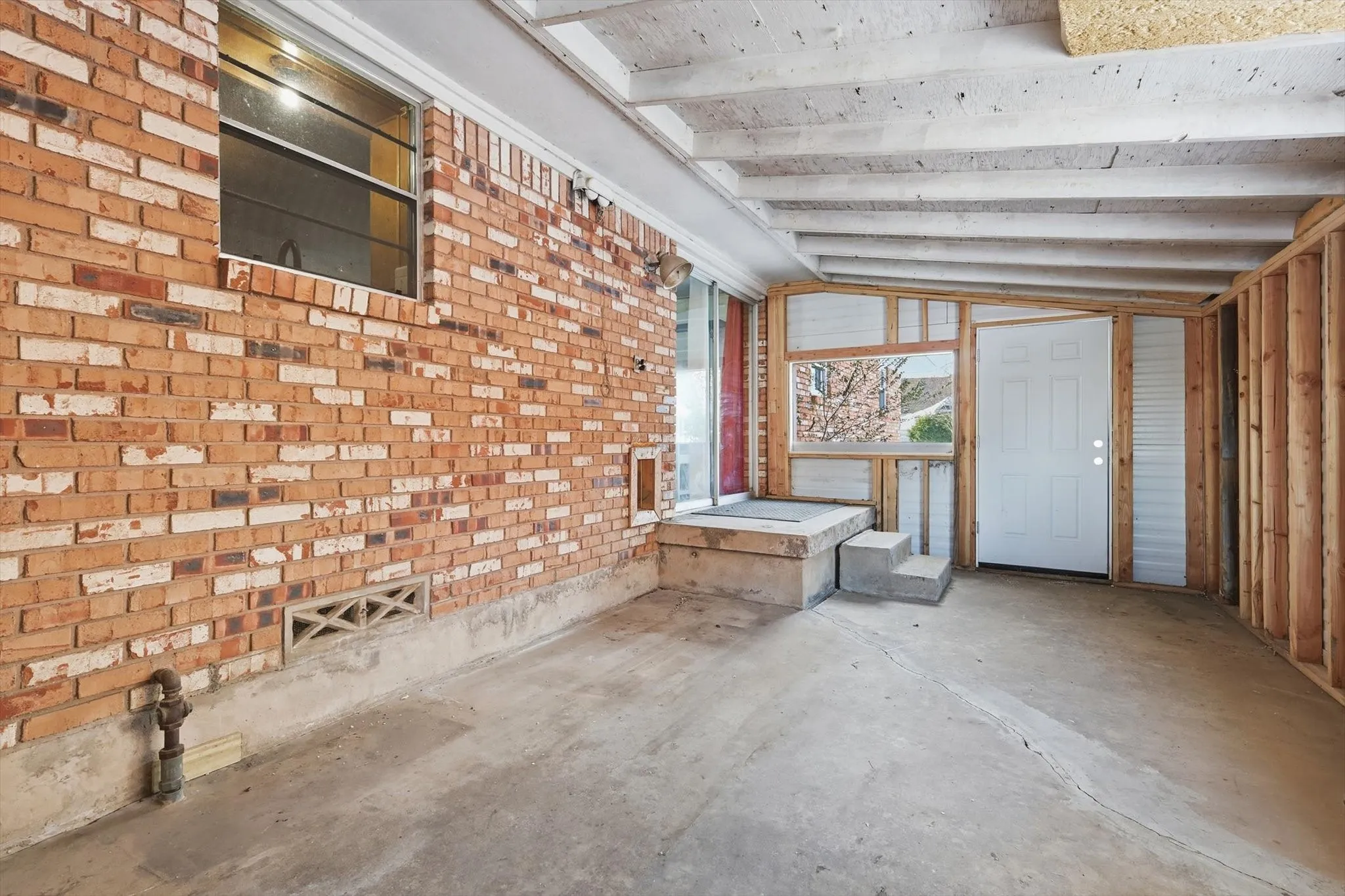 Single Family Residence For Sale in Denton County , 107 N 7th Street, Krum, Texas 76249, 3 Bedrooms, 2 Bathrooms, 2 Garage spaces, 1,416 Sqft, built in 1966, Preowned, Price $280,000, mls#21160601, Real Estate Agent in Krum, Homes For Sale in Denton county, Homes For Sale in Krum, Realtor in Krum Texas, Real Estate Brokerage Independent Realty Texas, Luminita Cordes Realtor