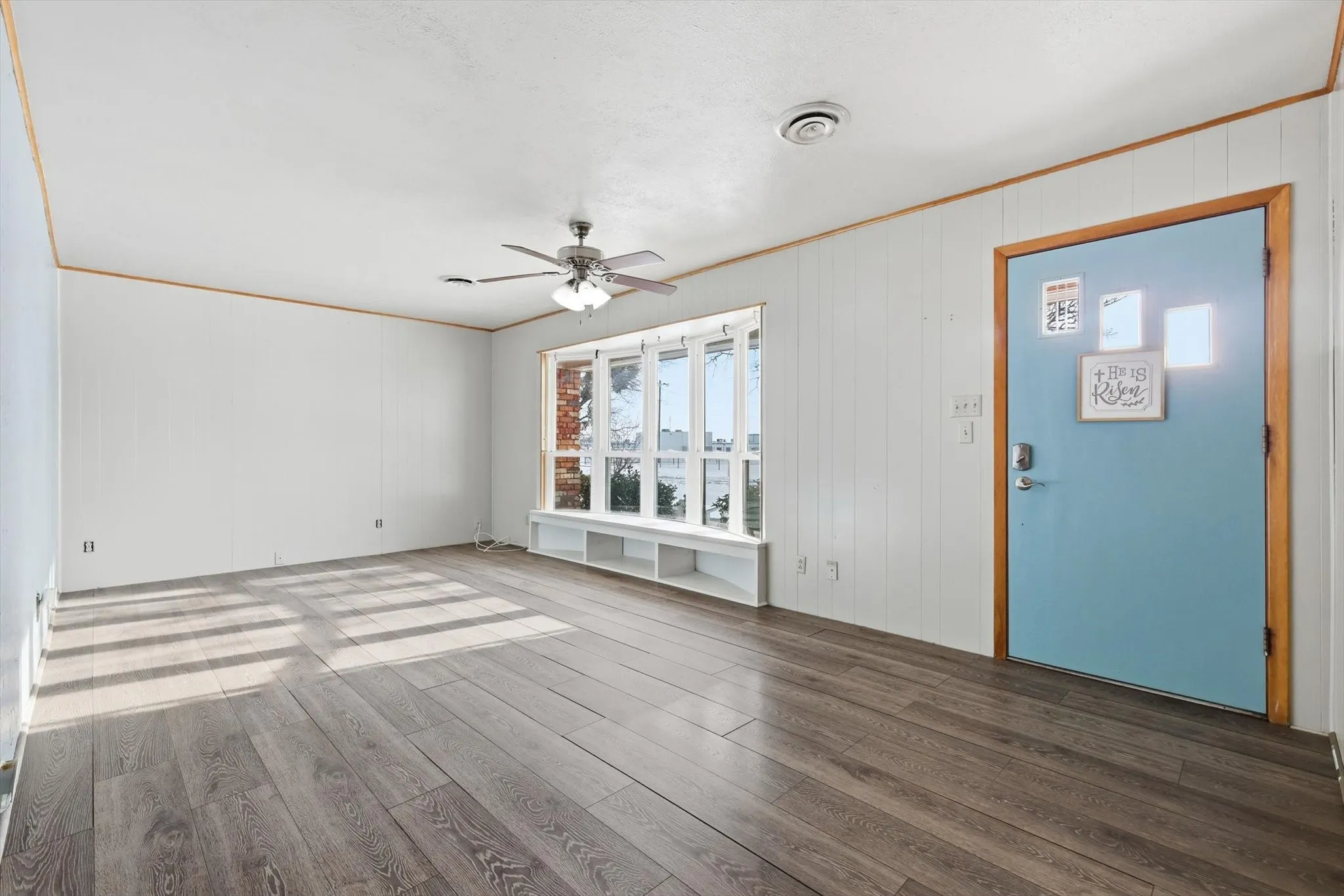 Single Family Residence For Sale in Denton County , 107 N 7th Street, Krum, Texas 76249, 3 Bedrooms, 2 Bathrooms, 2 Garage spaces, 1,416 Sqft, built in 1966, Preowned, Price $280,000, mls#21160601, Real Estate Agent in Krum, Homes For Sale in Denton county, Homes For Sale in Krum, Realtor in Krum Texas, Real Estate Brokerage Independent Realty Texas, Luminita Cordes Realtor
