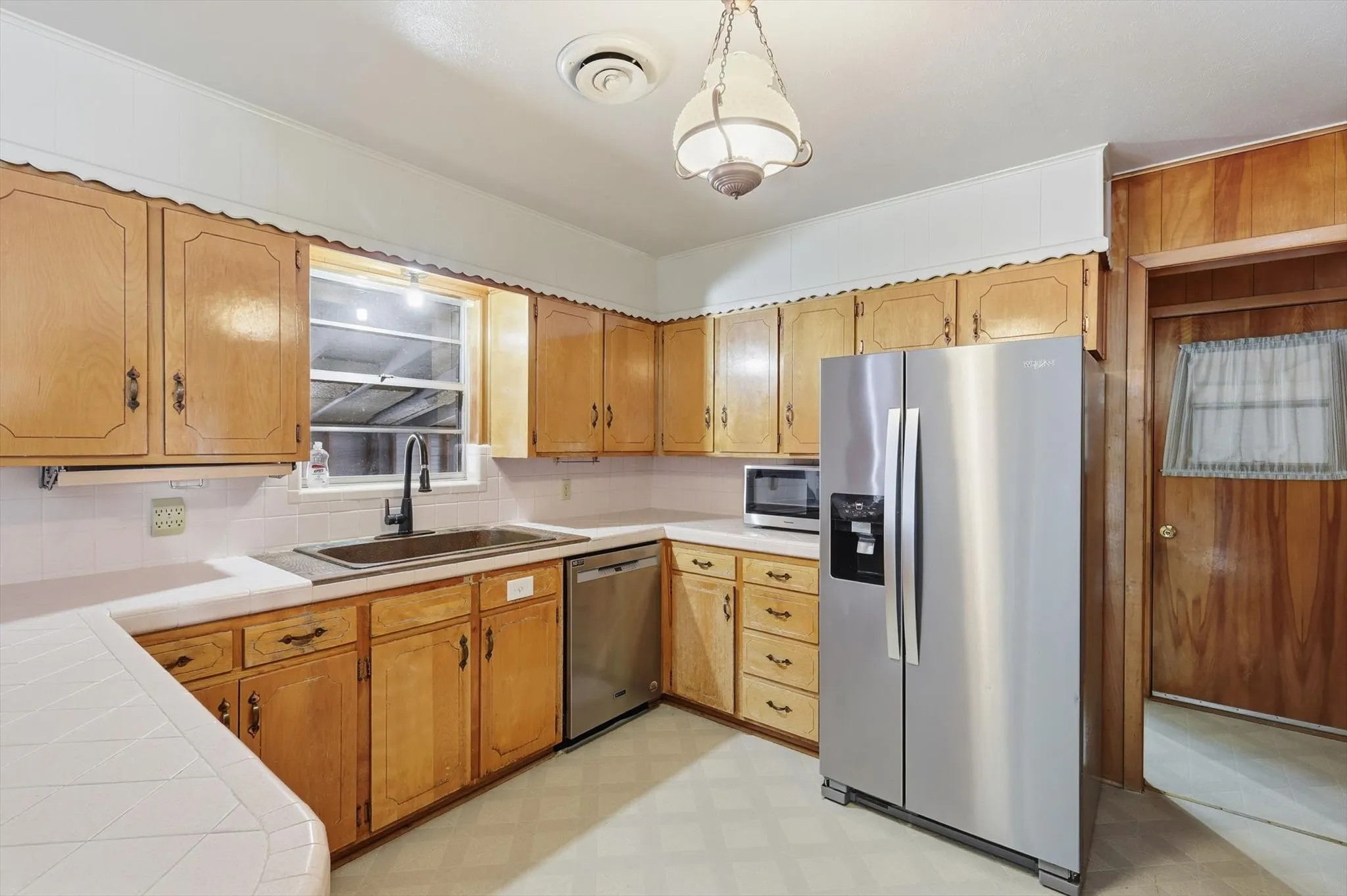 Single Family Residence For Sale in Denton County , 107 N 7th Street, Krum, Texas 76249, 3 Bedrooms, 2 Bathrooms, 2 Garage spaces, 1,416 Sqft, built in 1966, Preowned, Price $280,000, mls#21160601, Real Estate Agent in Krum, Homes For Sale in Denton county, Homes For Sale in Krum, Realtor in Krum Texas, Real Estate Brokerage Independent Realty Texas, Luminita Cordes Realtor