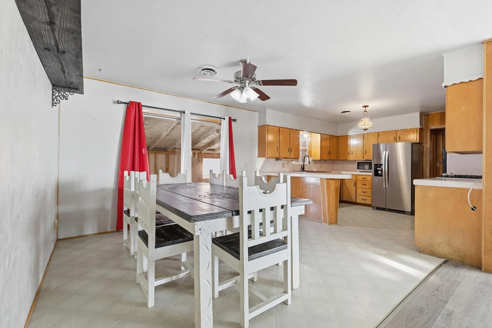 Single Family Residence For Sale in Denton County , 107 N 7th Street, Krum, Texas 76249, 3 Bedrooms, 2 Bathrooms, 2 Garage spaces, 1,416 Sqft, built in 1966, Preowned, Price $280,000, mls#21160601, Real Estate Agent in Krum, Homes For Sale in Denton county, Homes For Sale in Krum, Realtor in Krum Texas, Real Estate Brokerage Independent Realty Texas, Luminita Cordes Realtor