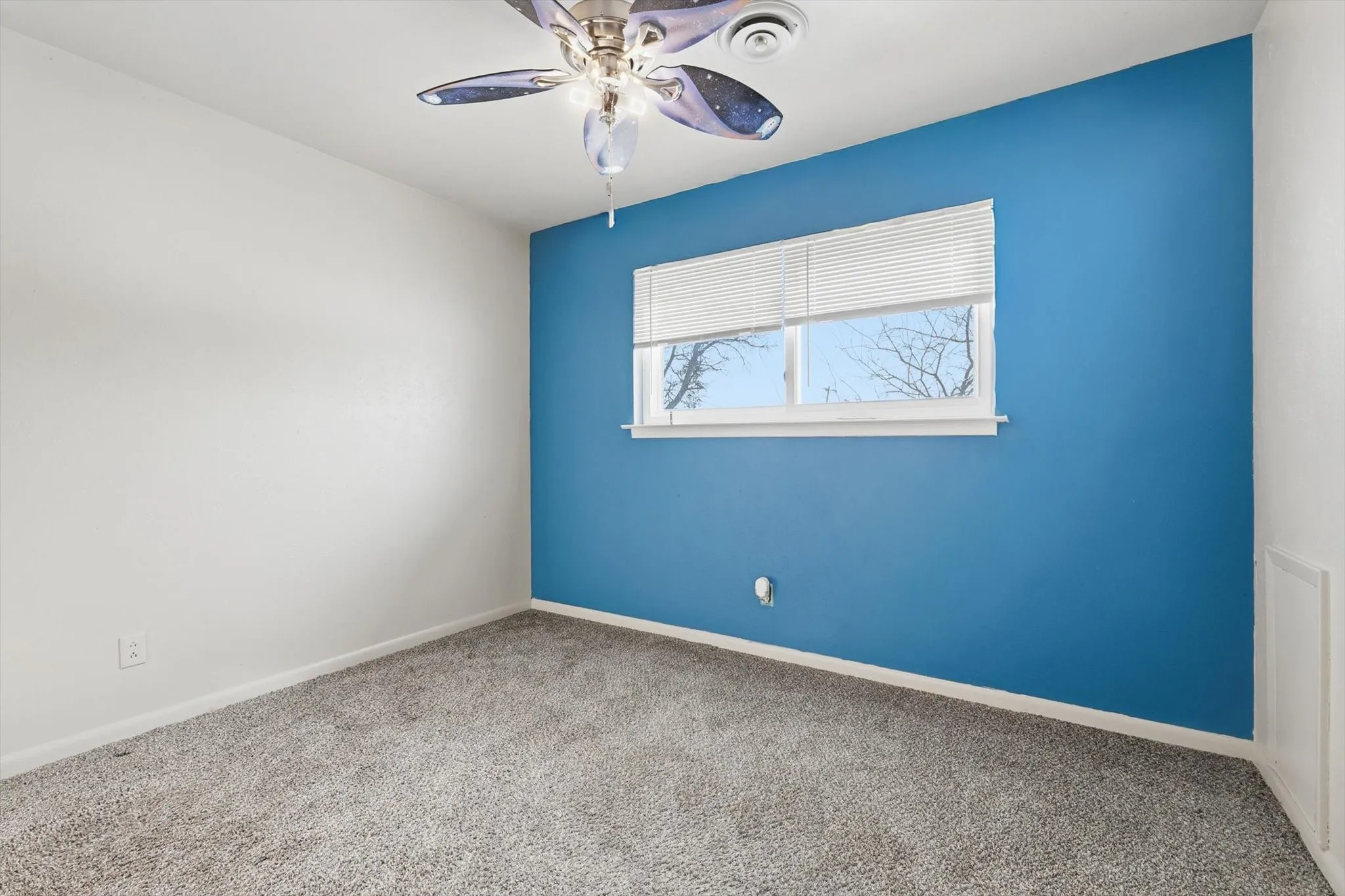 Single Family Residence For Sale in Denton County , 107 N 7th Street, Krum, Texas 76249, 3 Bedrooms, 2 Bathrooms, 2 Garage spaces, 1,416 Sqft, built in 1966, Preowned, Price $280,000, mls#21160601, Real Estate Agent in Krum, Homes For Sale in Denton county, Homes For Sale in Krum, Realtor in Krum Texas, Real Estate Brokerage Independent Realty Texas, Luminita Cordes Realtor