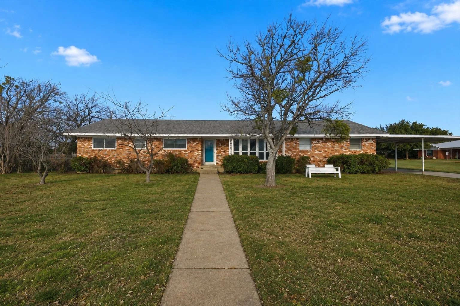 Single Family Residence For Sale in Denton County , 107 N 7th Street, Krum, Texas 76249, 3 Bedrooms, 2 Bathrooms, 2 Garage spaces, 1,416 Sqft, built in 1966, Preowned, Price $280,000, mls#21160601, Real Estate Agent in Krum, Homes For Sale in Denton county, Homes For Sale in Krum, Realtor in Krum Texas, Real Estate Brokerage Independent Realty Texas, Luminita Cordes Realtor