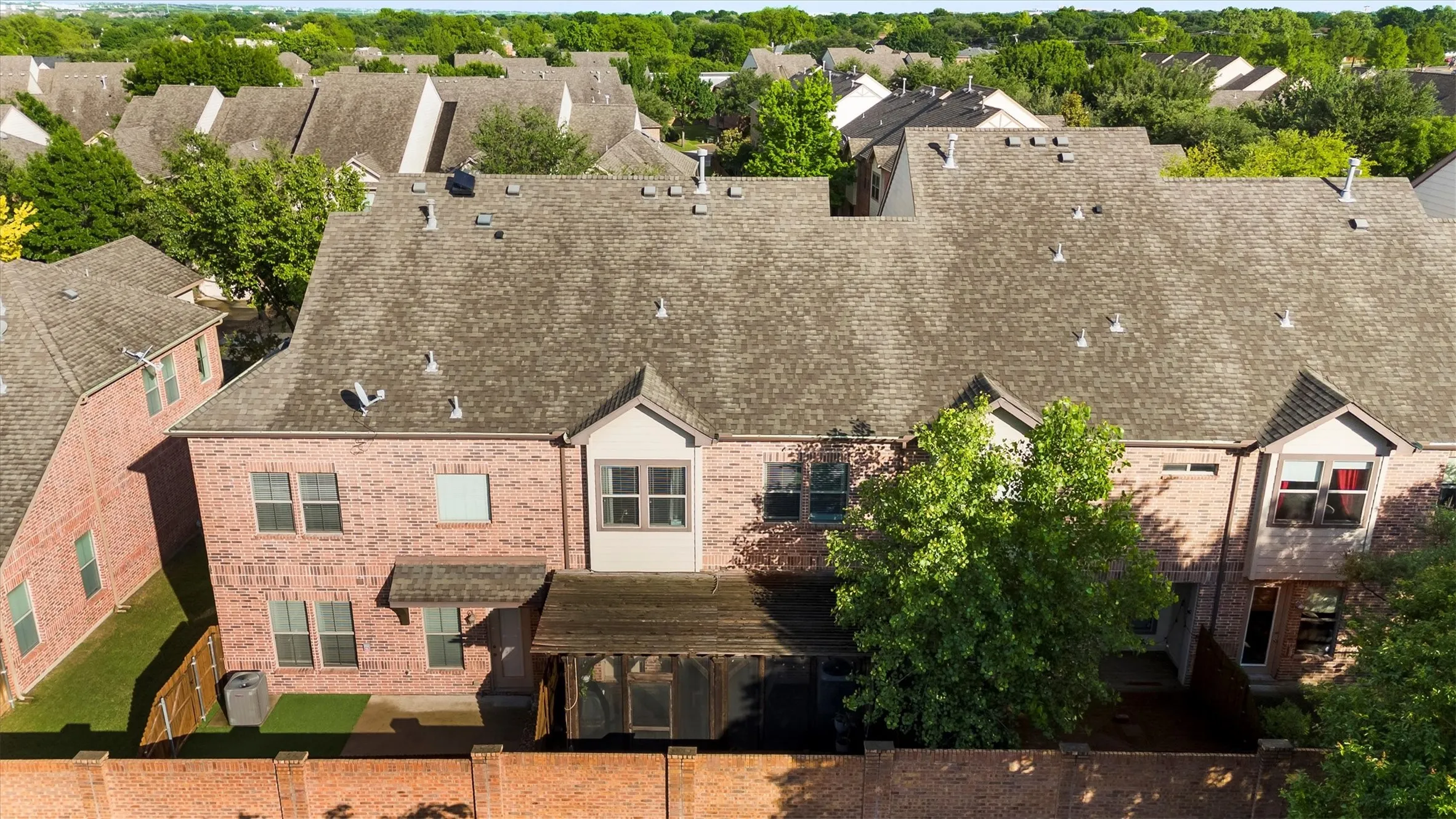 Townhouse For Sale in Collin County , 834 Apple Hill Drive, Allen, Texas 75013, 2 Bedrooms, 3 Bathrooms, 2 Garage spaces, 1,765 Sqft, built in 2007, Preowned, Price $333,000, mls#21171232, Real Estate Agent in Allen, Homes For Sale in Collin county, Homes For Sale in Allen, Realtor in Allen Texas, Real Estate Brokerage Independent Realty Texas, Luminita Cordes Realtor