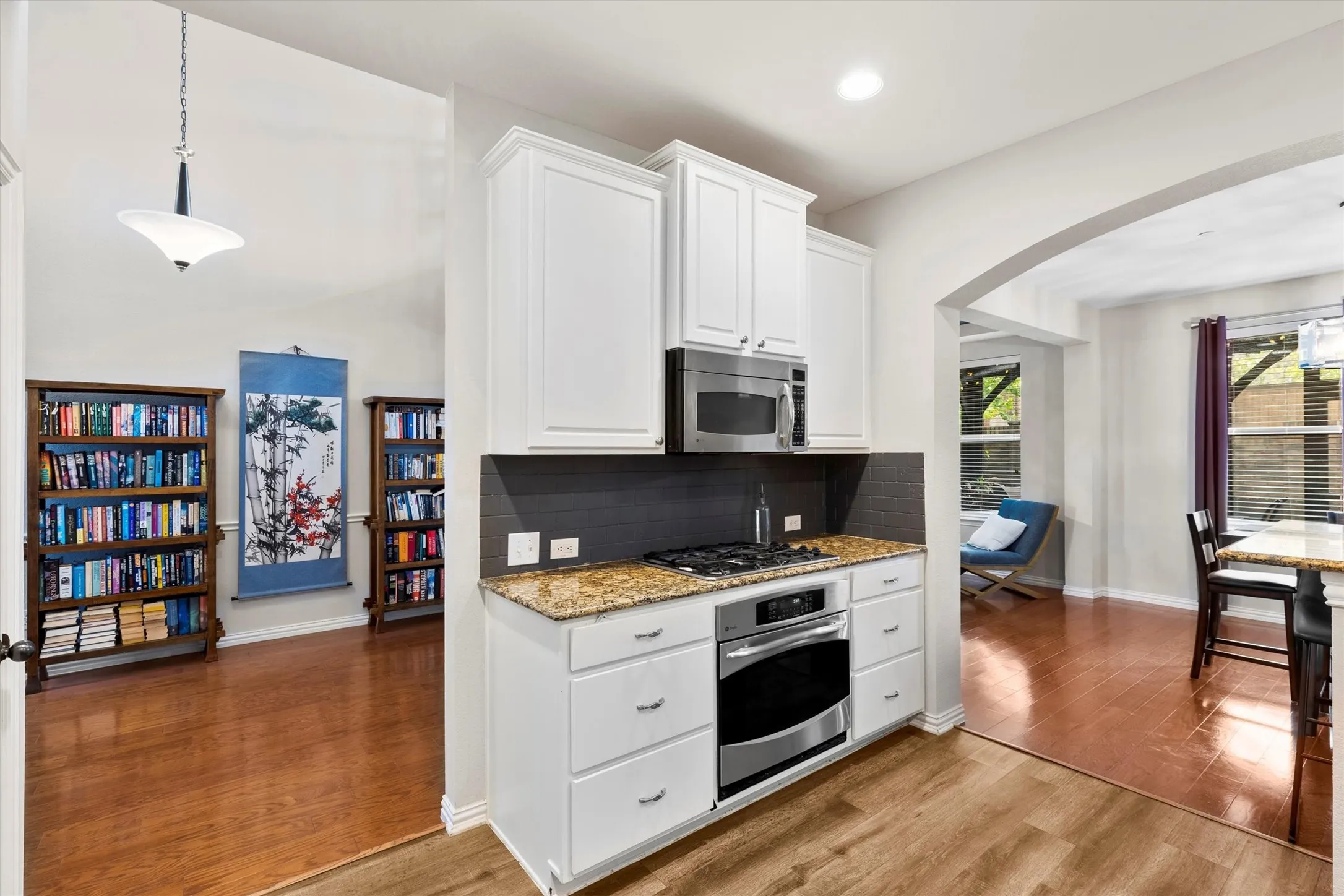 Townhouse For Sale in Collin County , 834 Apple Hill Drive, Allen, Texas 75013, 2 Bedrooms, 3 Bathrooms, 2 Garage spaces, 1,765 Sqft, built in 2007, Preowned, Price $333,000, mls#21171232, Real Estate Agent in Allen, Homes For Sale in Collin county, Homes For Sale in Allen, Realtor in Allen Texas, Real Estate Brokerage Independent Realty Texas, Luminita Cordes Realtor