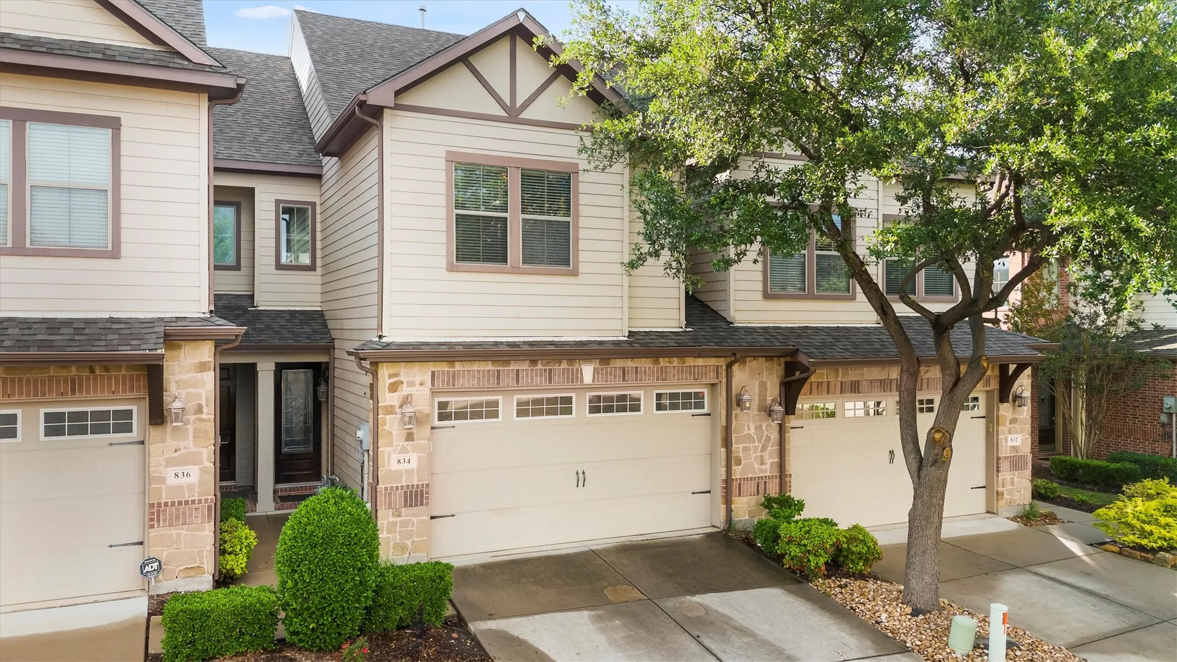 Townhouse For Sale in Collin County , 834 Apple Hill Drive, Allen, Texas 75013, 2 Bedrooms, 3 Bathrooms, 2 Garage spaces, 1,765 Sqft, built in 2007, Preowned, Price $333,000, mls#21171232, Real Estate Agent in Allen, Homes For Sale in Collin county, Homes For Sale in Allen, Realtor in Allen Texas, Real Estate Brokerage Independent Realty Texas, Luminita Cordes Realtor