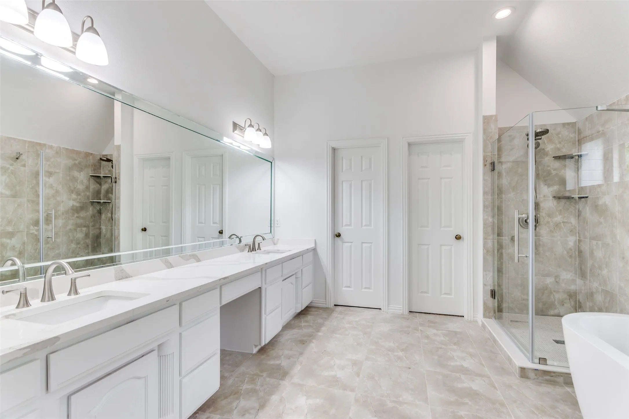 Single Family Residence For Sale in Tarrant County , 6315 Millwood Court, Arlington, Texas 76016, 4 Bedrooms, 3 Bathrooms, 3 Garage spaces, 2,930 Sqft, built in 1996, Preowned, Price $650,000, mls#21171209, Real Estate Agent in Arlington, Homes For Sale in Tarrant county, Homes For Sale in Arlington, Realtor in Arlington Texas, Real Estate Brokerage Independent Realty Texas, Luminita Cordes Realtor