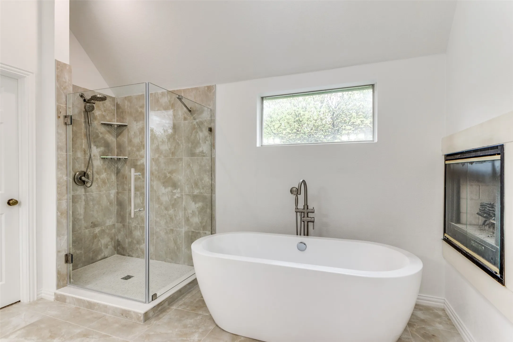 Single Family Residence For Sale in Tarrant County , 6315 Millwood Court, Arlington, Texas 76016, 4 Bedrooms, 3 Bathrooms, 3 Garage spaces, 2,930 Sqft, built in 1996, Preowned, Price $650,000, mls#21171209, Real Estate Agent in Arlington, Homes For Sale in Tarrant county, Homes For Sale in Arlington, Realtor in Arlington Texas, Real Estate Brokerage Independent Realty Texas, Luminita Cordes Realtor