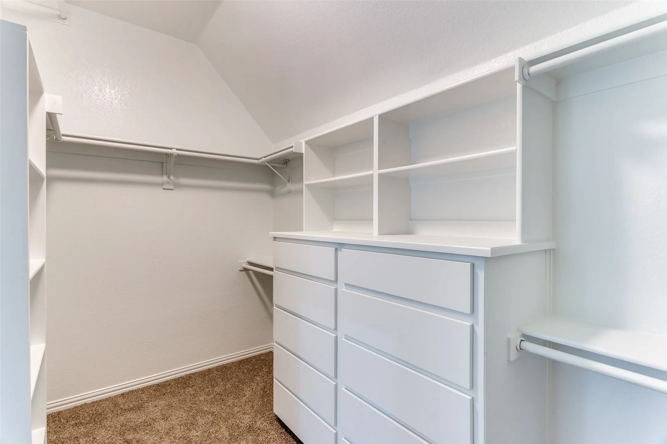 Single Family Residence For Sale in Tarrant County , 6315 Millwood Court, Arlington, Texas 76016, 4 Bedrooms, 3 Bathrooms, 3 Garage spaces, 2,930 Sqft, built in 1996, Preowned, Price $650,000, mls#21171209, Real Estate Agent in Arlington, Homes For Sale in Tarrant county, Homes For Sale in Arlington, Realtor in Arlington Texas, Real Estate Brokerage Independent Realty Texas, Luminita Cordes Realtor