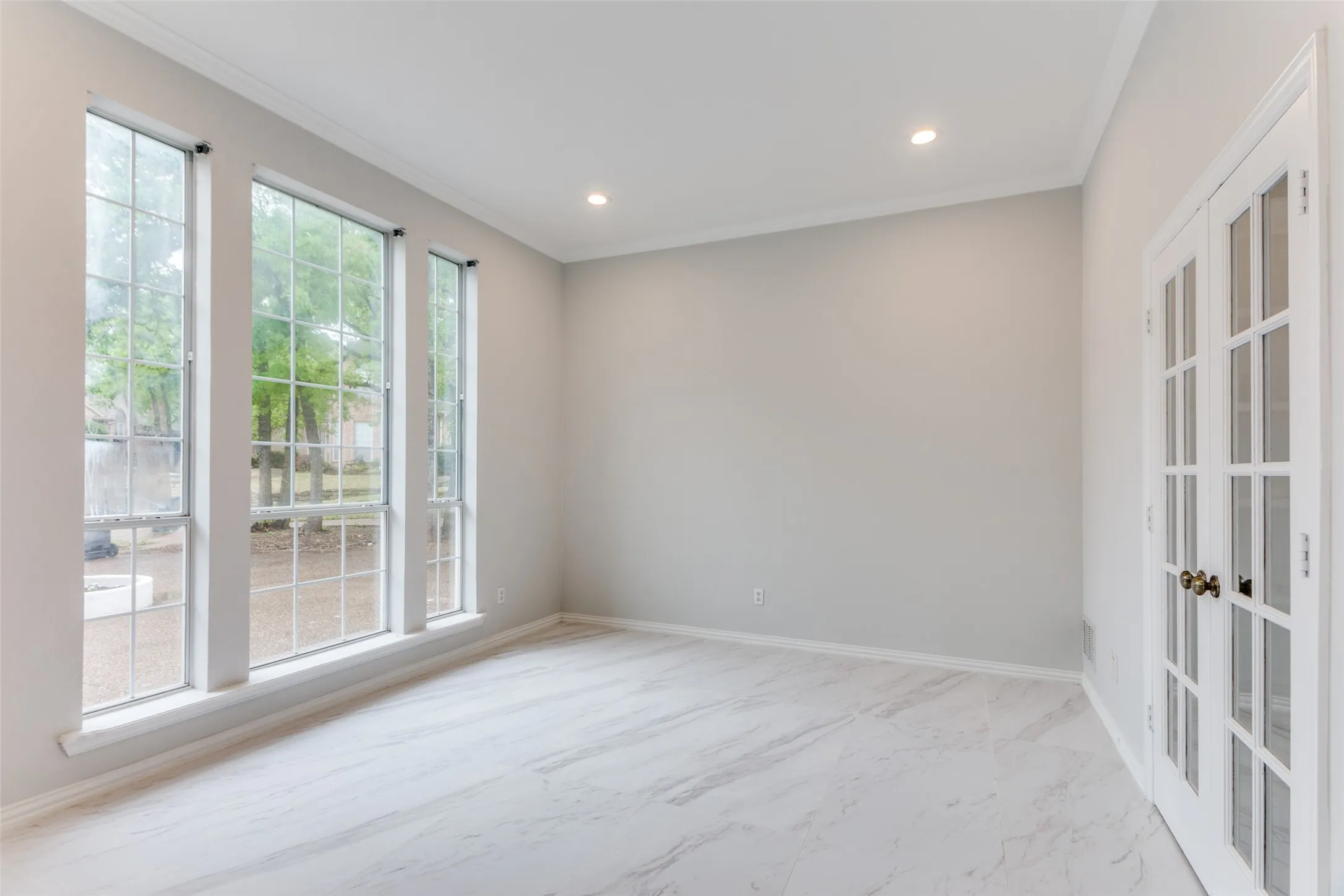 Single Family Residence For Sale in Tarrant County , 6315 Millwood Court, Arlington, Texas 76016, 4 Bedrooms, 3 Bathrooms, 3 Garage spaces, 2,930 Sqft, built in 1996, Preowned, Price $650,000, mls#21171209, Real Estate Agent in Arlington, Homes For Sale in Tarrant county, Homes For Sale in Arlington, Realtor in Arlington Texas, Real Estate Brokerage Independent Realty Texas, Luminita Cordes Realtor