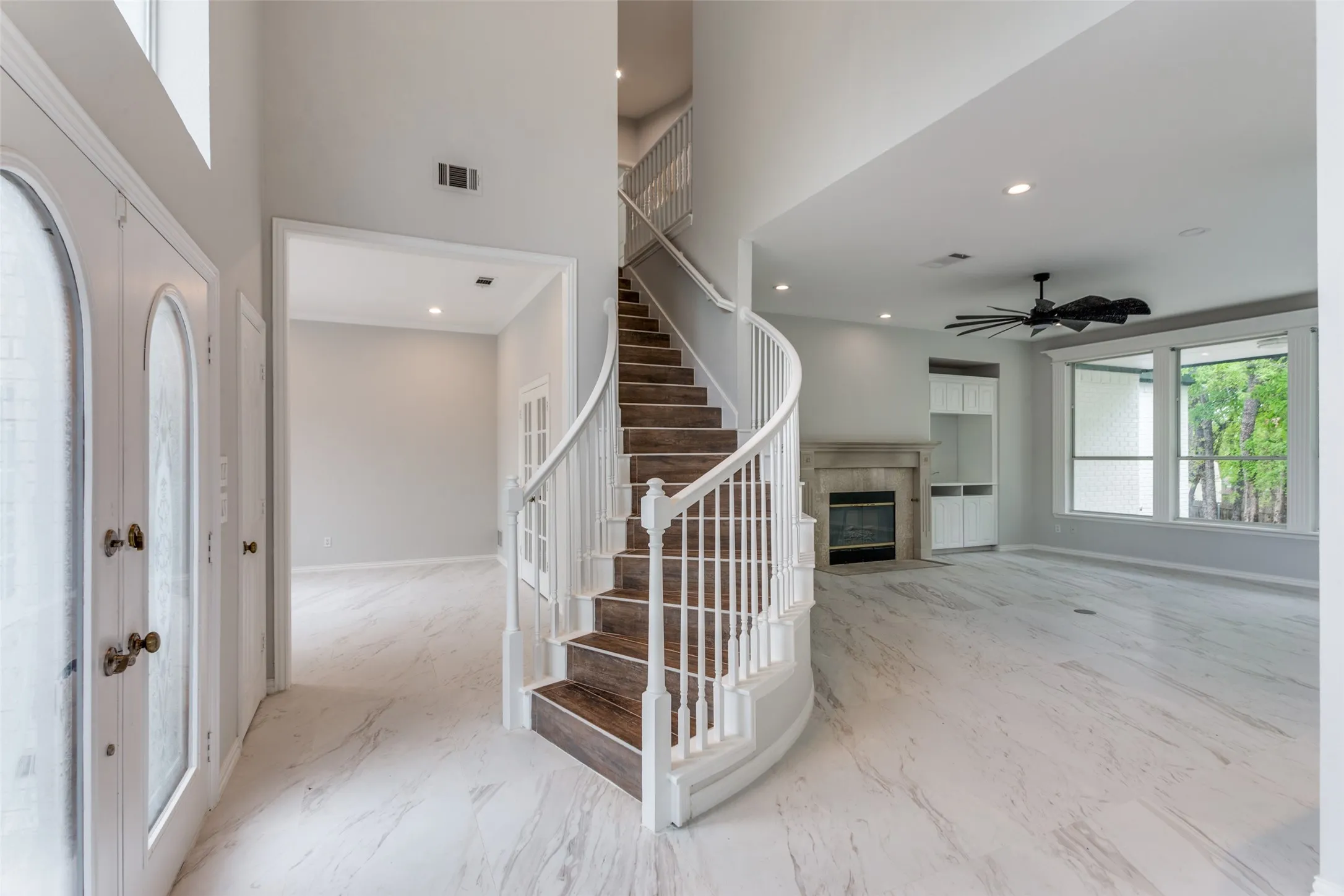 Single Family Residence For Sale in Tarrant County , 6315 Millwood Court, Arlington, Texas 76016, 4 Bedrooms, 3 Bathrooms, 3 Garage spaces, 2,930 Sqft, built in 1996, Preowned, Price $650,000, mls#21171209, Real Estate Agent in Arlington, Homes For Sale in Tarrant county, Homes For Sale in Arlington, Realtor in Arlington Texas, Real Estate Brokerage Independent Realty Texas, Luminita Cordes Realtor