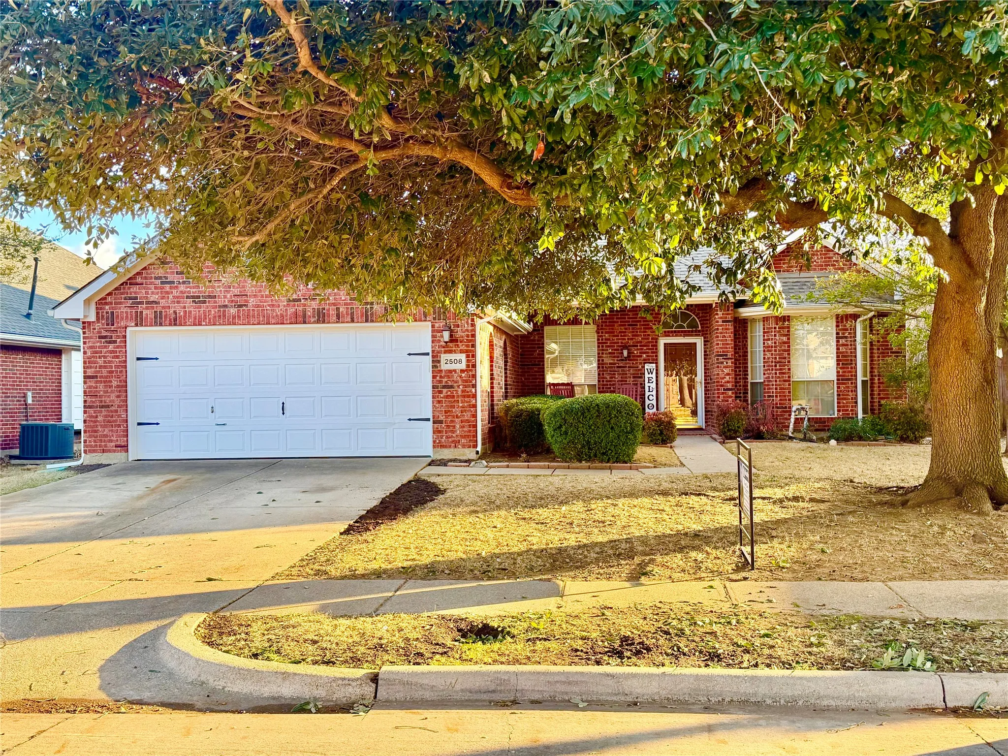 Single Family Residence For Sale in Denton County , 2508 Kariba Lane, Denton, Texas 76210, 4 Bedroom, 2 Bathroom, 2 Garage spaces, 2,428 Sqft, built in 1999, mls#21171297, Real Estate Agent in Denton, Homes For Sale in Denton county, Homes For Sale in Denton, Realtor in Denton Texas, Real Estate Brokerage Independent Realty Texas, Luminita Cordes Realtor