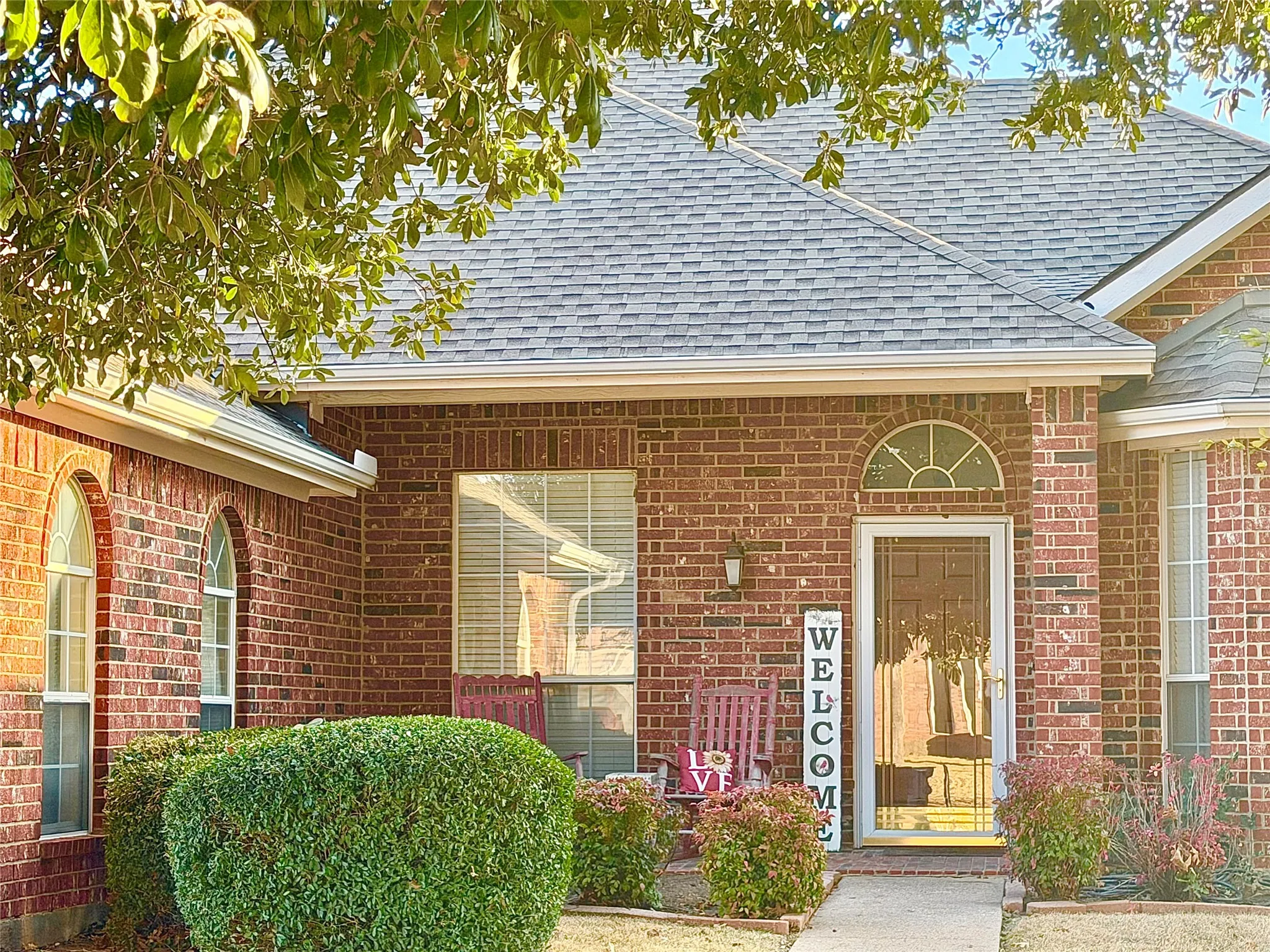 Single Family Residence For Sale in Denton County , 2508 Kariba Lane, Denton, Texas 76210, 4 Bedroom, 2 Bathroom, 2 Garage spaces, 2,428 Sqft, built in 1999, mls#21171297, Real Estate Agent in Denton, Homes For Sale in Denton county, Homes For Sale in Denton, Realtor in Denton Texas, Real Estate Brokerage Independent Realty Texas, Luminita Cordes Realtor