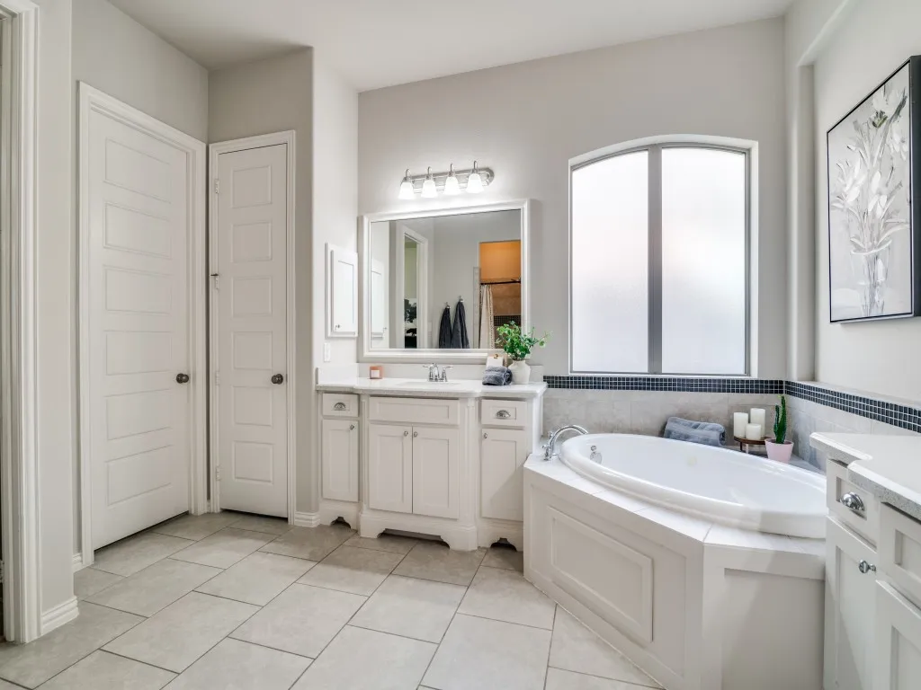 Single Family Residence For Sale in Rockwall County , 790 York Drive, Rockwall, Texas 75087, 4 Bedrooms, 4 Bathrooms, 2 Garage spaces, 3,497 Sqft, built in 2014, Preowned, Price $594,900, mls#21170885, Real Estate Agent in Rockwall, Homes For Sale in Rockwall county, Homes For Sale in Rockwall, Realtor in Rockwall Texas, Real Estate Brokerage Independent Realty Texas, Luminita Cordes Realtor
