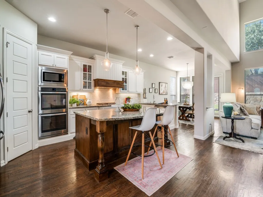 Single Family Residence For Sale in Rockwall County , 790 York Drive, Rockwall, Texas 75087, 4 Bedrooms, 4 Bathrooms, 2 Garage spaces, 3,497 Sqft, built in 2014, Preowned, Price $594,900, mls#21170885, Real Estate Agent in Rockwall, Homes For Sale in Rockwall county, Homes For Sale in Rockwall, Realtor in Rockwall Texas, Real Estate Brokerage Independent Realty Texas, Luminita Cordes Realtor