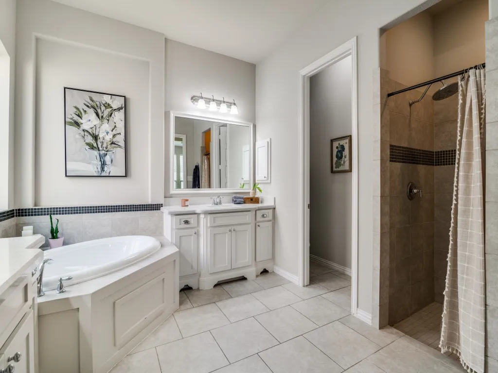 Single Family Residence For Sale in Rockwall County , 790 York Drive, Rockwall, Texas 75087, 4 Bedrooms, 4 Bathrooms, 2 Garage spaces, 3,497 Sqft, built in 2014, Preowned, Price $594,900, mls#21170885, Real Estate Agent in Rockwall, Homes For Sale in Rockwall county, Homes For Sale in Rockwall, Realtor in Rockwall Texas, Real Estate Brokerage Independent Realty Texas, Luminita Cordes Realtor