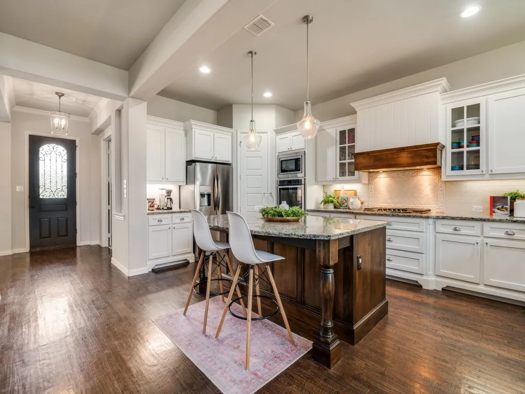 Single Family Residence For Sale in Rockwall County , 790 York Drive, Rockwall, Texas 75087, 4 Bedrooms, 4 Bathrooms, 2 Garage spaces, 3,497 Sqft, built in 2014, Preowned, Price $594,900, mls#21170885, Real Estate Agent in Rockwall, Homes For Sale in Rockwall county, Homes For Sale in Rockwall, Realtor in Rockwall Texas, Real Estate Brokerage Independent Realty Texas, Luminita Cordes Realtor