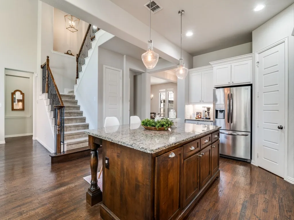 Single Family Residence For Sale in Rockwall County , 790 York Drive, Rockwall, Texas 75087, 4 Bedrooms, 4 Bathrooms, 2 Garage spaces, 3,497 Sqft, built in 2014, Preowned, Price $594,900, mls#21170885, Real Estate Agent in Rockwall, Homes For Sale in Rockwall county, Homes For Sale in Rockwall, Realtor in Rockwall Texas, Real Estate Brokerage Independent Realty Texas, Luminita Cordes Realtor
