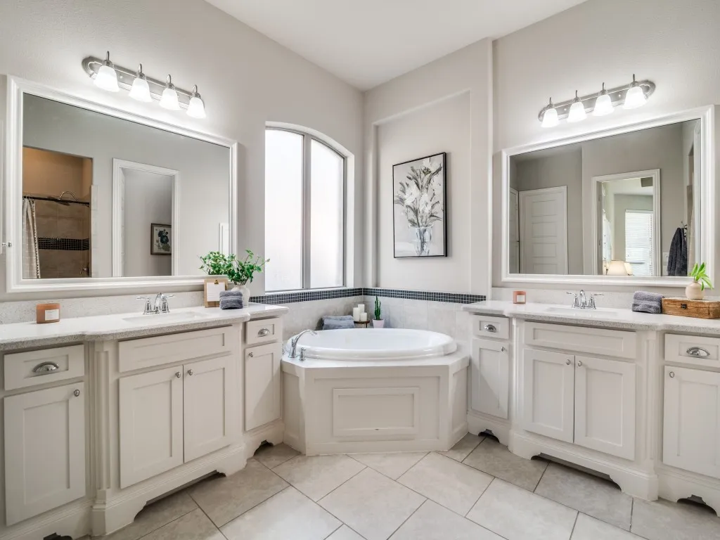 Single Family Residence For Sale in Rockwall County , 790 York Drive, Rockwall, Texas 75087, 4 Bedrooms, 4 Bathrooms, 2 Garage spaces, 3,497 Sqft, built in 2014, Preowned, Price $594,900, mls#21170885, Real Estate Agent in Rockwall, Homes For Sale in Rockwall county, Homes For Sale in Rockwall, Realtor in Rockwall Texas, Real Estate Brokerage Independent Realty Texas, Luminita Cordes Realtor