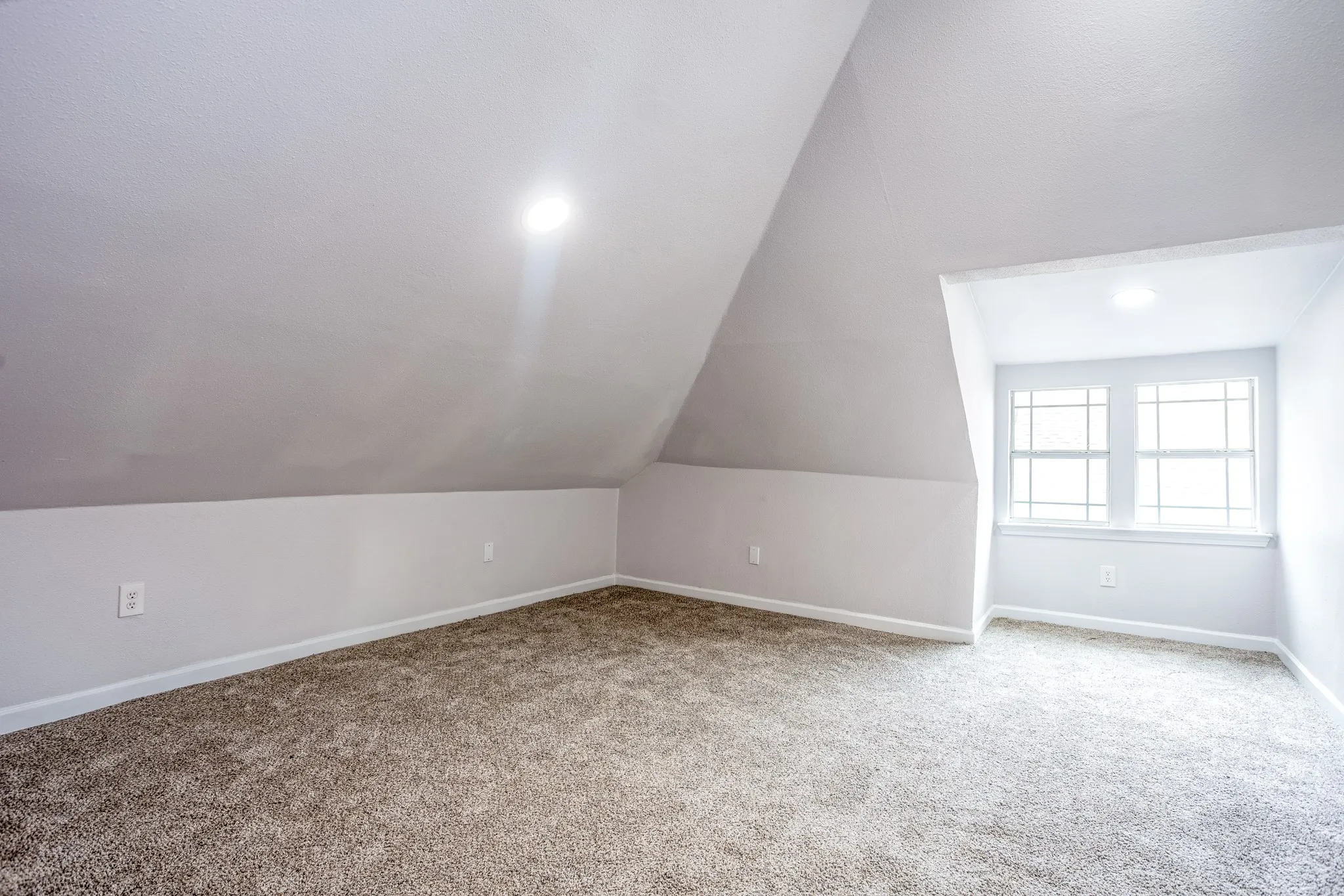 Single Family Residence For Sale in Dallas County , 527 S Clinton Avenue, Dallas, Texas 75208, 2 Bedroom, 3 Bathroom, Garage spaces, 1,778 Sqft, built in 1930, mls#21167727, Real Estate Agent in Dallas, Homes For Sale in Dallas county, Homes For Sale in Dallas, Realtor in Dallas Texas, Real Estate Brokerage Independent Realty Texas, Luminita Cordes Realtor