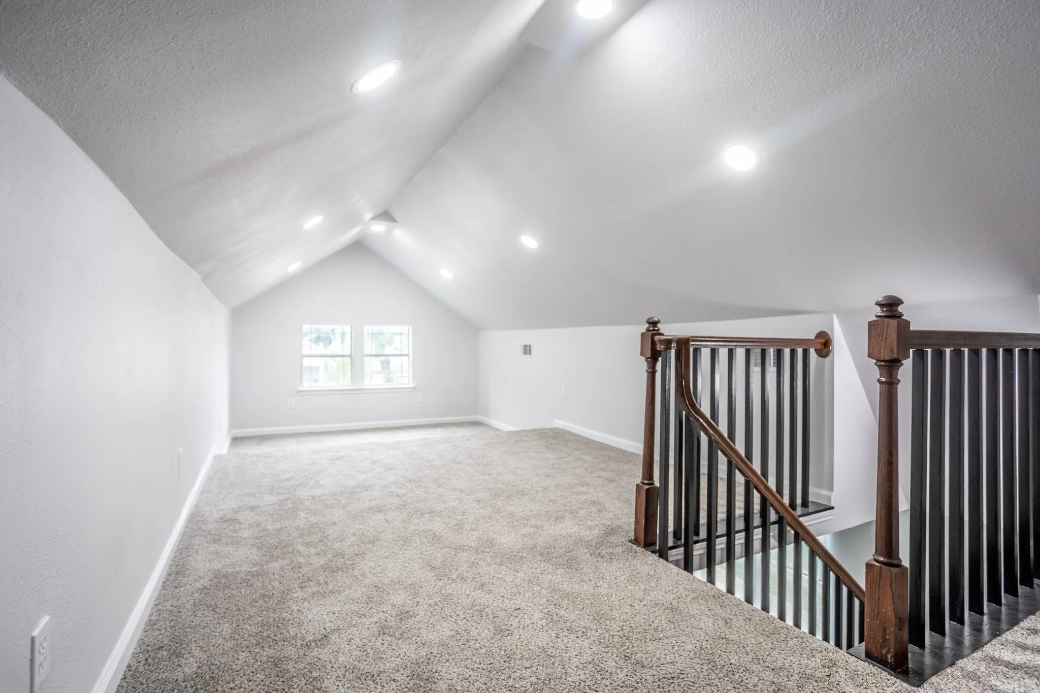 Single Family Residence For Sale in Dallas County , 527 S Clinton Avenue, Dallas, Texas 75208, 2 Bedroom, 3 Bathroom, Garage spaces, 1,778 Sqft, built in 1930, mls#21167727, Real Estate Agent in Dallas, Homes For Sale in Dallas county, Homes For Sale in Dallas, Realtor in Dallas Texas, Real Estate Brokerage Independent Realty Texas, Luminita Cordes Realtor