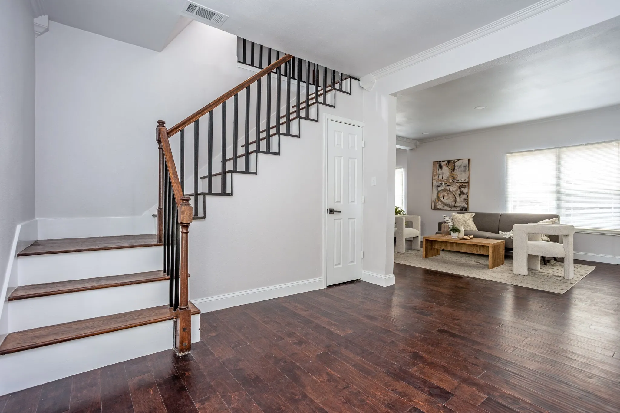 Single Family Residence For Sale in Dallas County , 527 S Clinton Avenue, Dallas, Texas 75208, 2 Bedroom, 3 Bathroom, Garage spaces, 1,778 Sqft, built in 1930, mls#21167727, Real Estate Agent in Dallas, Homes For Sale in Dallas county, Homes For Sale in Dallas, Realtor in Dallas Texas, Real Estate Brokerage Independent Realty Texas, Luminita Cordes Realtor