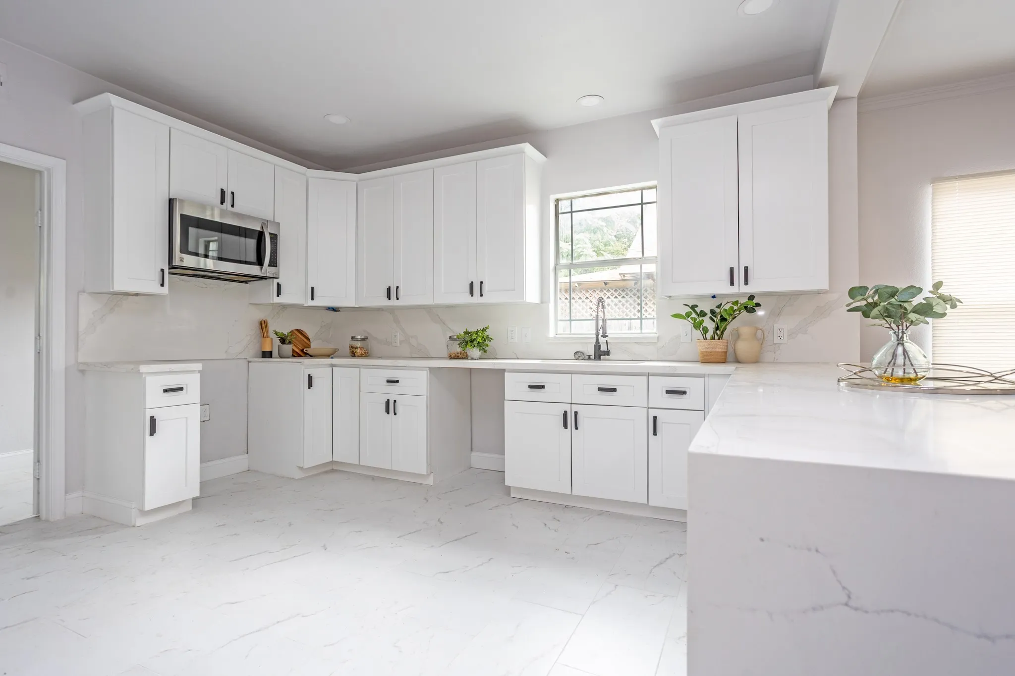 Single Family Residence For Sale in Dallas County , 527 S Clinton Avenue, Dallas, Texas 75208, 2 Bedroom, 3 Bathroom, Garage spaces, 1,778 Sqft, built in 1930, mls#21167727, Real Estate Agent in Dallas, Homes For Sale in Dallas county, Homes For Sale in Dallas, Realtor in Dallas Texas, Real Estate Brokerage Independent Realty Texas, Luminita Cordes Realtor