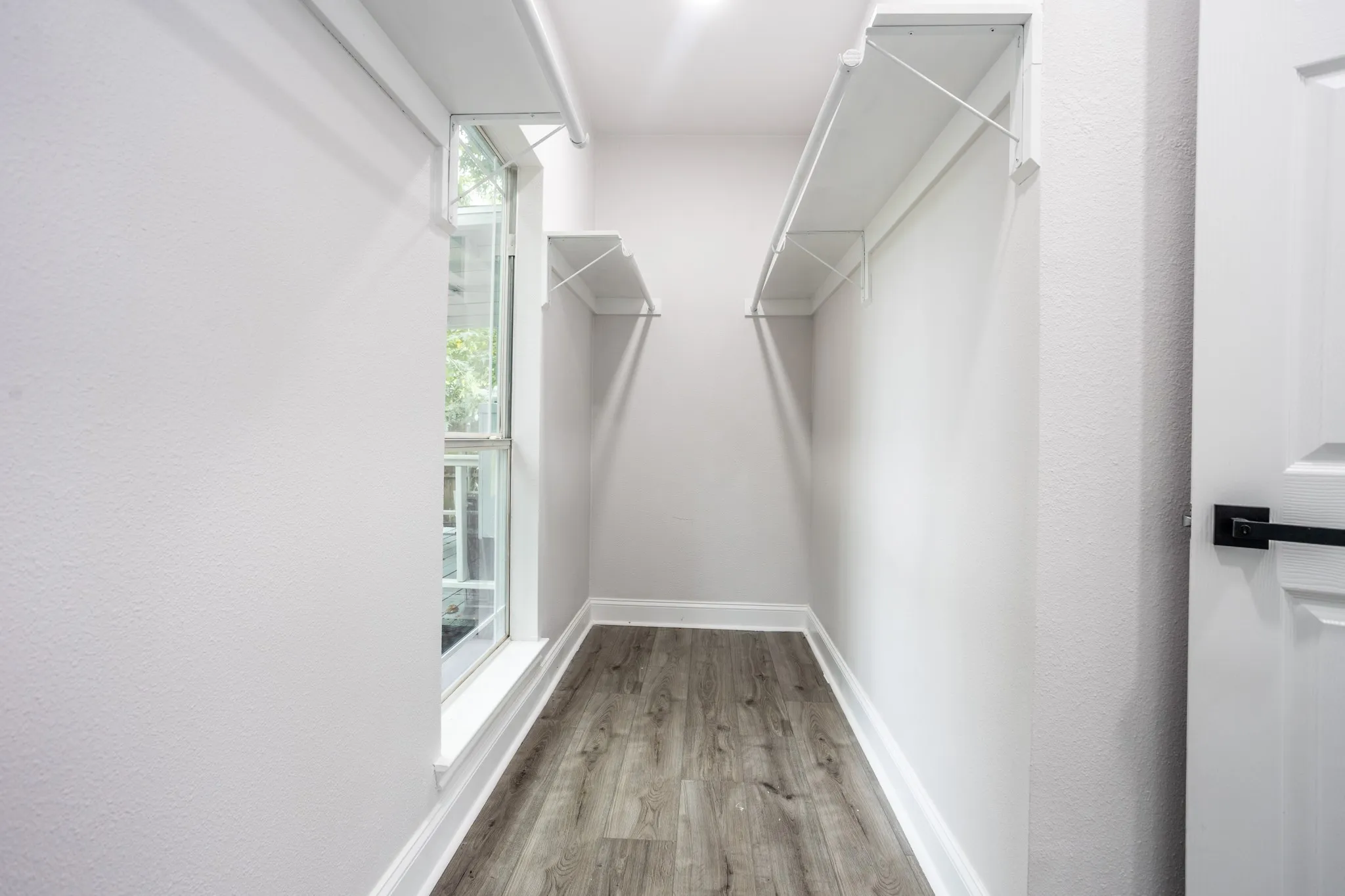 Single Family Residence For Sale in Dallas County , 527 S Clinton Avenue, Dallas, Texas 75208, 2 Bedroom, 3 Bathroom, Garage spaces, 1,778 Sqft, built in 1930, mls#21167727, Real Estate Agent in Dallas, Homes For Sale in Dallas county, Homes For Sale in Dallas, Realtor in Dallas Texas, Real Estate Brokerage Independent Realty Texas, Luminita Cordes Realtor