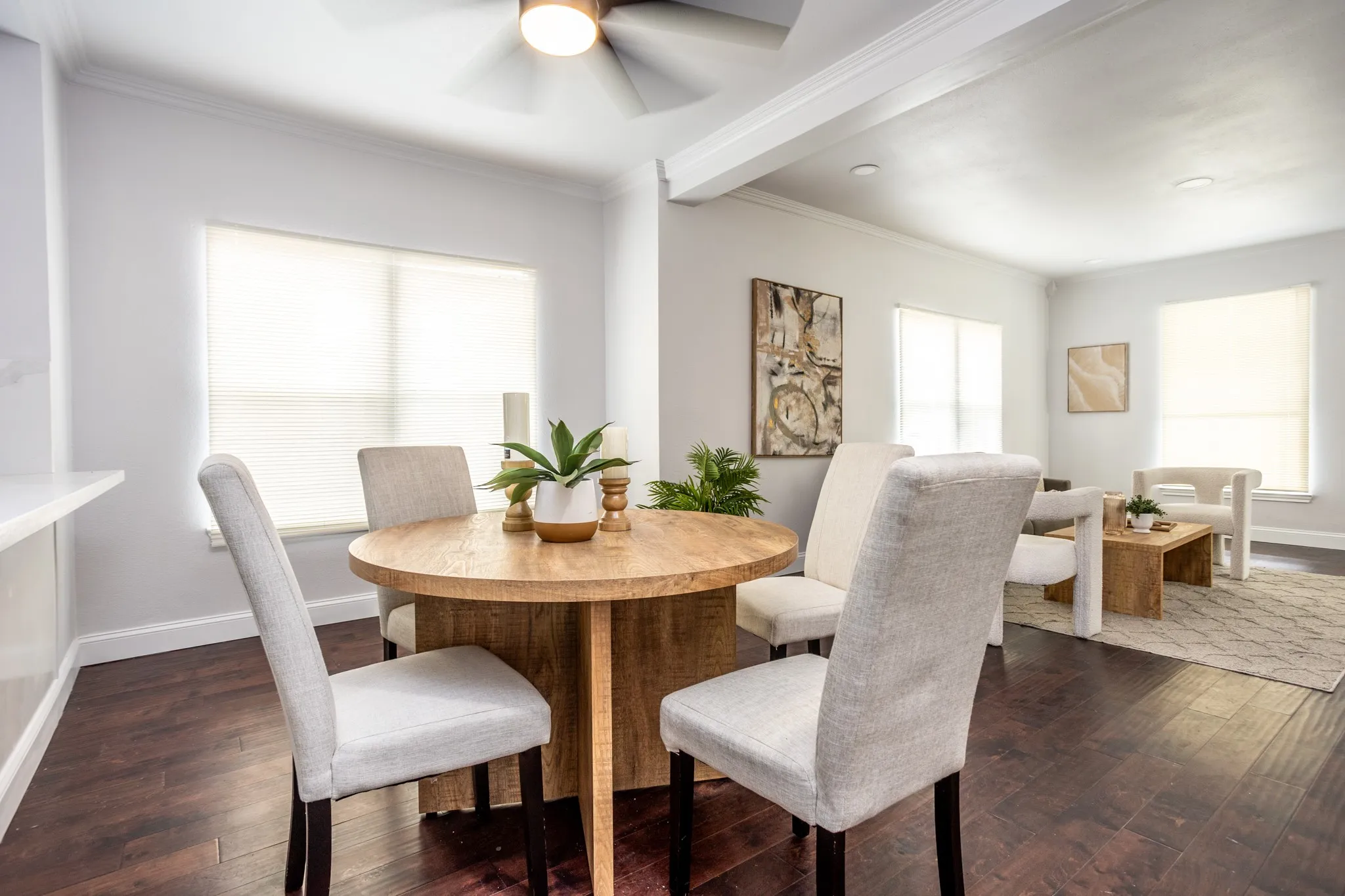 Single Family Residence For Sale in Dallas County , 527 S Clinton Avenue, Dallas, Texas 75208, 2 Bedroom, 3 Bathroom, Garage spaces, 1,778 Sqft, built in 1930, mls#21167727, Real Estate Agent in Dallas, Homes For Sale in Dallas county, Homes For Sale in Dallas, Realtor in Dallas Texas, Real Estate Brokerage Independent Realty Texas, Luminita Cordes Realtor