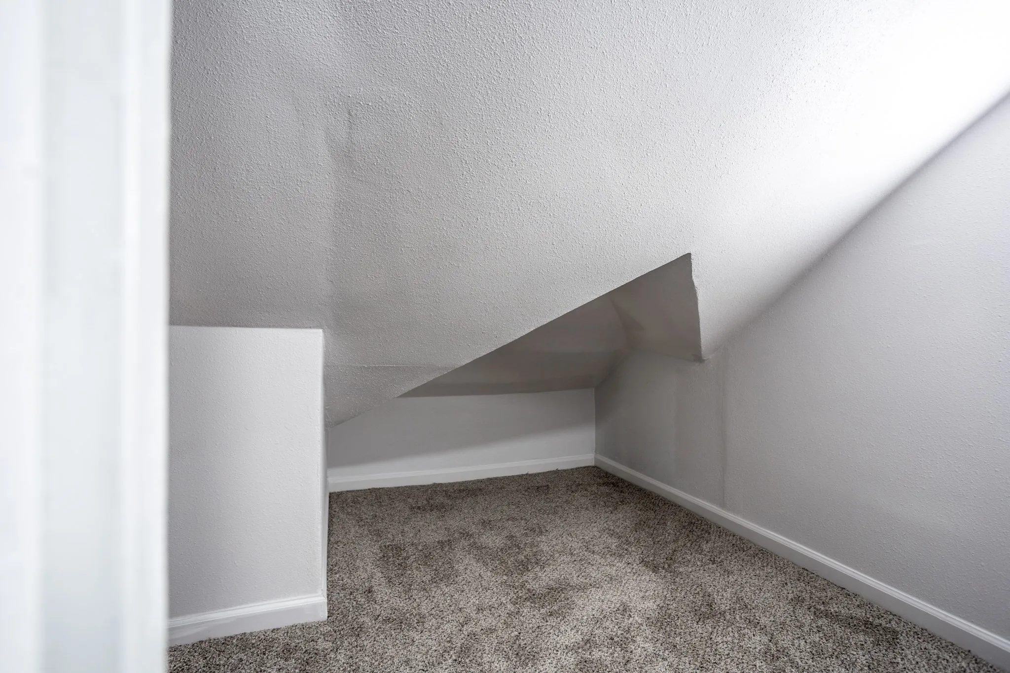 Single Family Residence For Sale in Dallas County , 527 S Clinton Avenue, Dallas, Texas 75208, 2 Bedroom, 3 Bathroom, Garage spaces, 1,778 Sqft, built in 1930, mls#21167727, Real Estate Agent in Dallas, Homes For Sale in Dallas county, Homes For Sale in Dallas, Realtor in Dallas Texas, Real Estate Brokerage Independent Realty Texas, Luminita Cordes Realtor