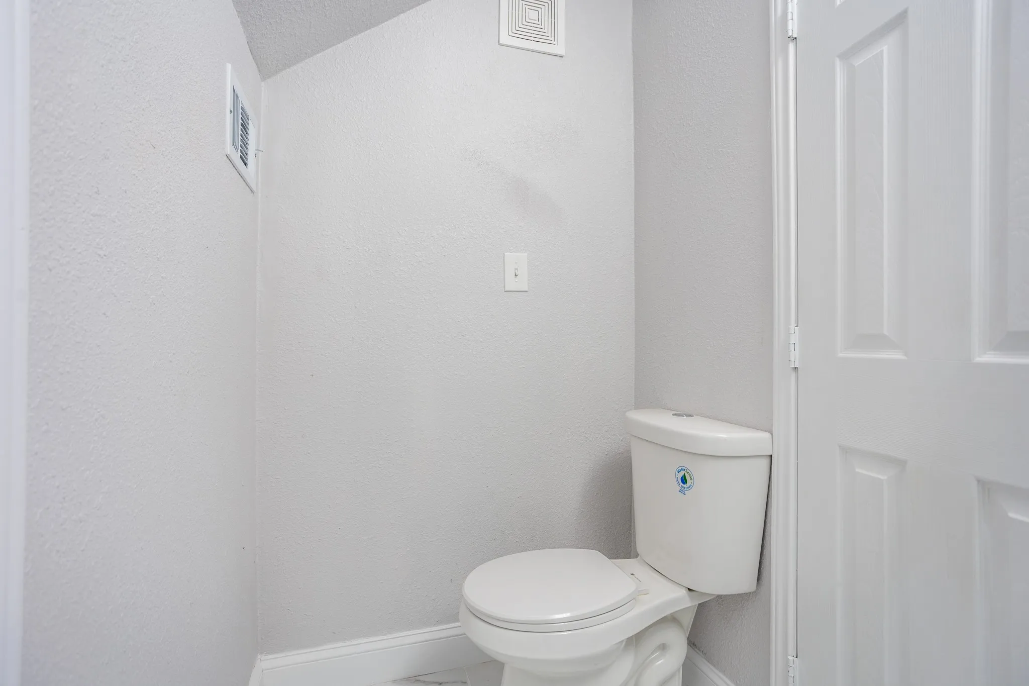 Single Family Residence For Sale in Dallas County , 527 S Clinton Avenue, Dallas, Texas 75208, 2 Bedroom, 3 Bathroom, Garage spaces, 1,778 Sqft, built in 1930, mls#21167727, Real Estate Agent in Dallas, Homes For Sale in Dallas county, Homes For Sale in Dallas, Realtor in Dallas Texas, Real Estate Brokerage Independent Realty Texas, Luminita Cordes Realtor